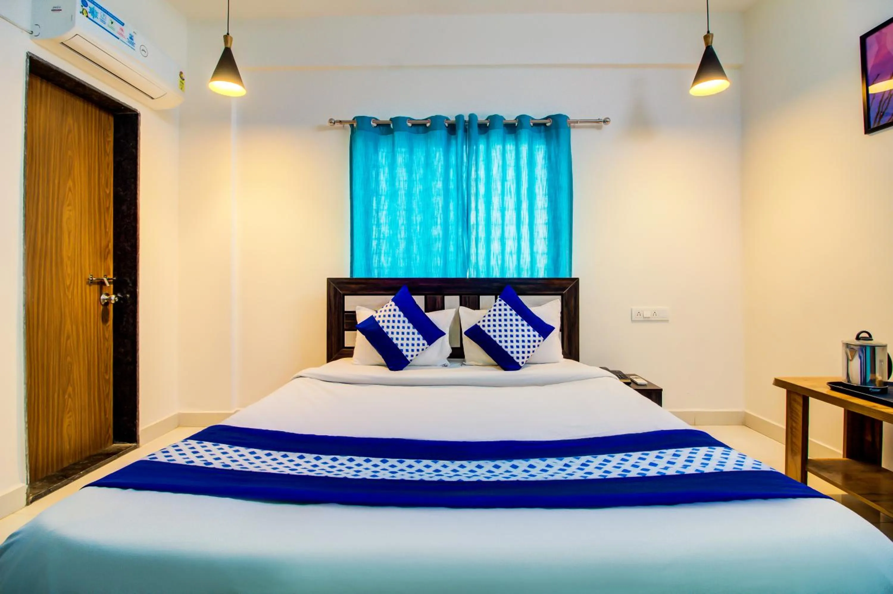 Bed in Hotel Elegant Lodging