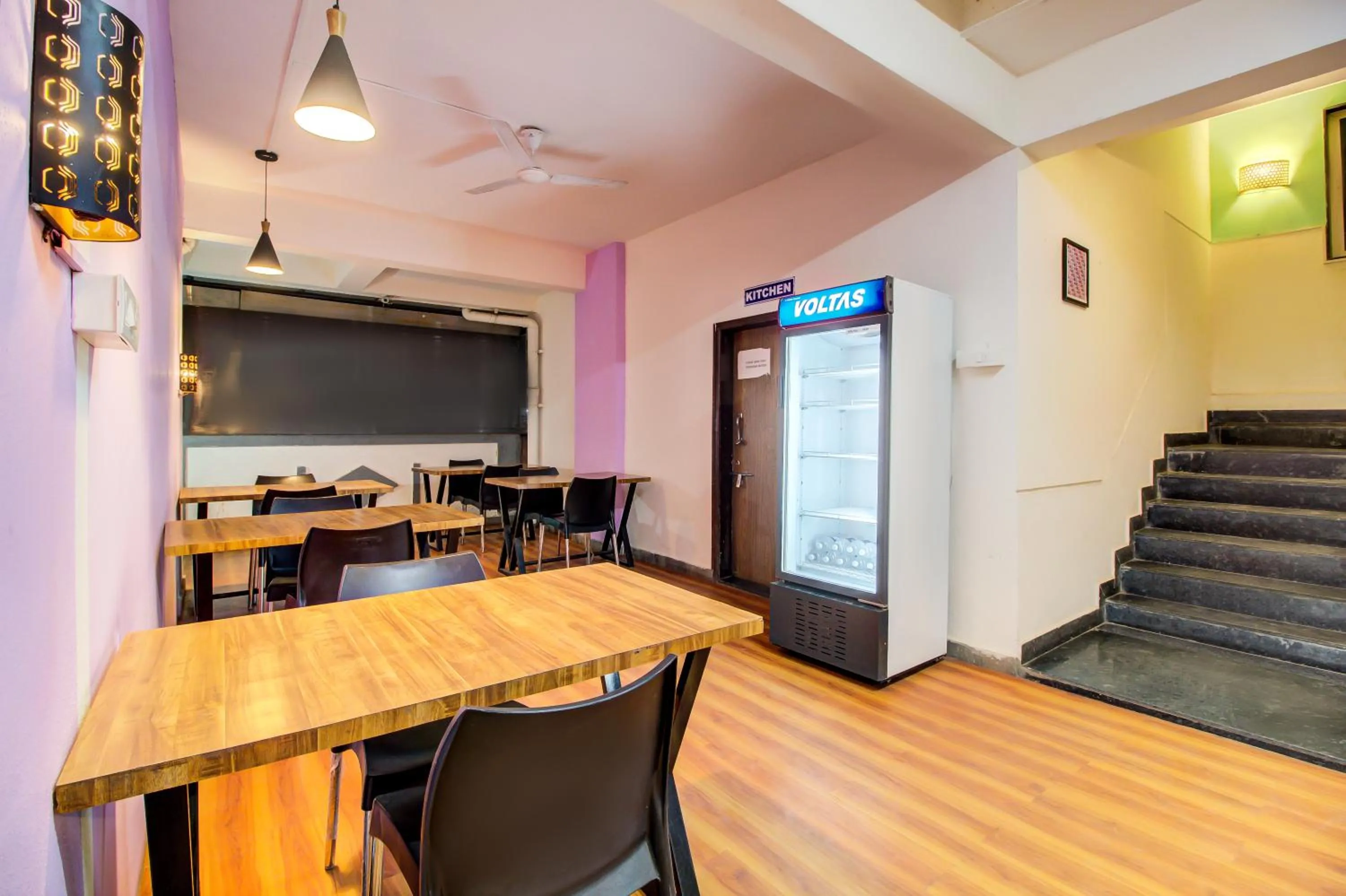 Dining area in Hotel Elegant Lodging
