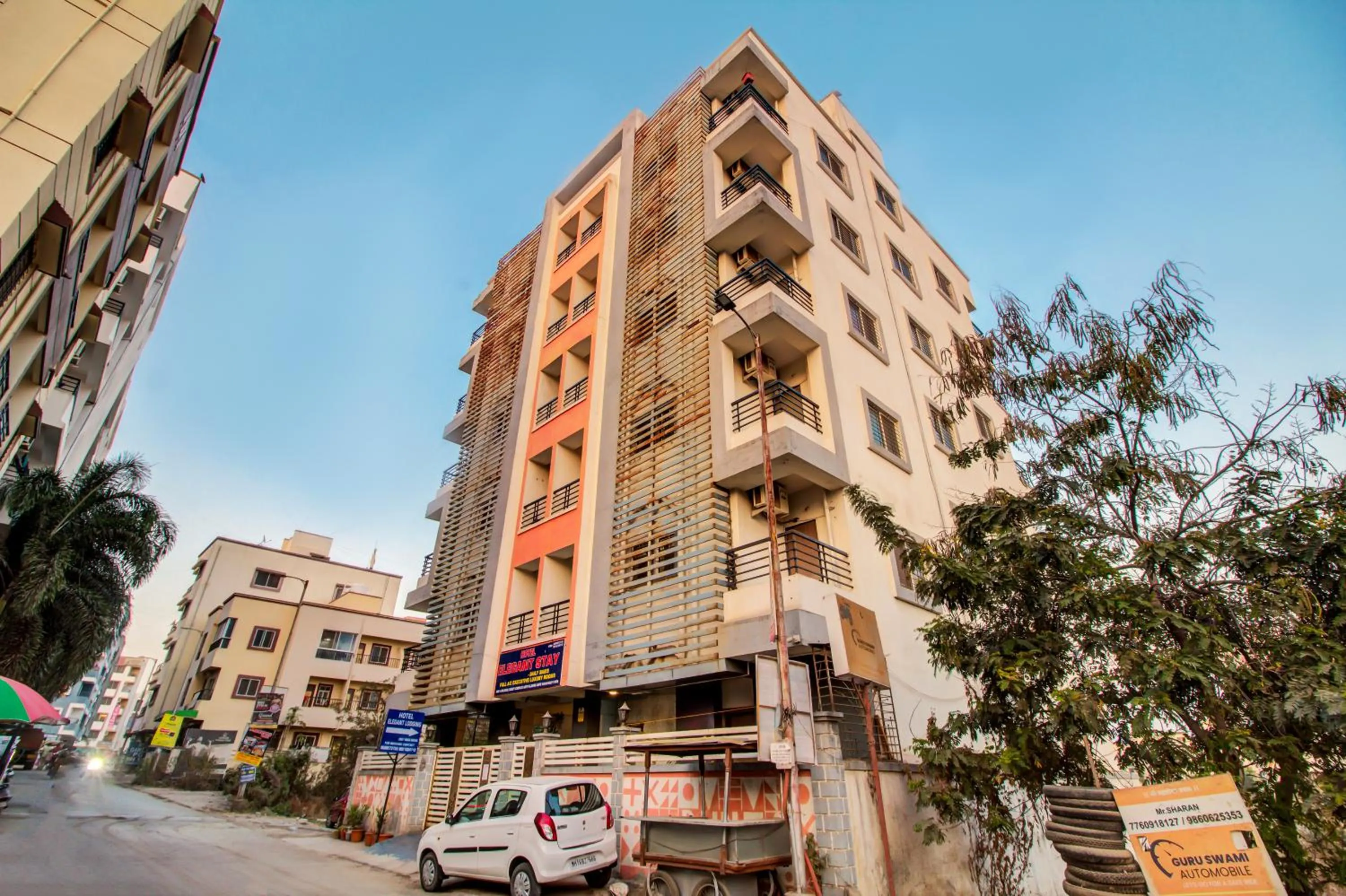 Property building in Hotel Elegant Lodging