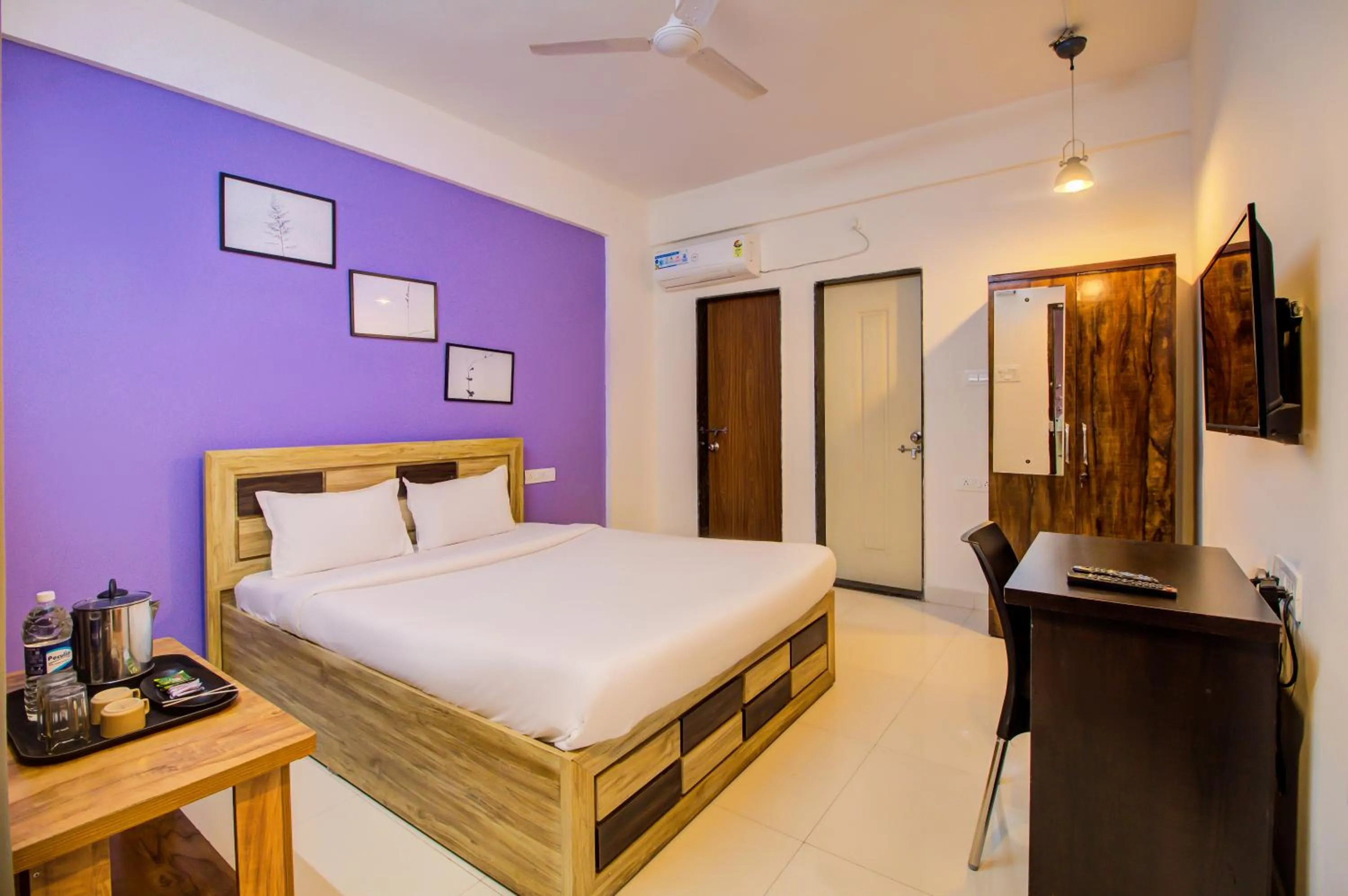 Bed in Hotel Elegant Lodging