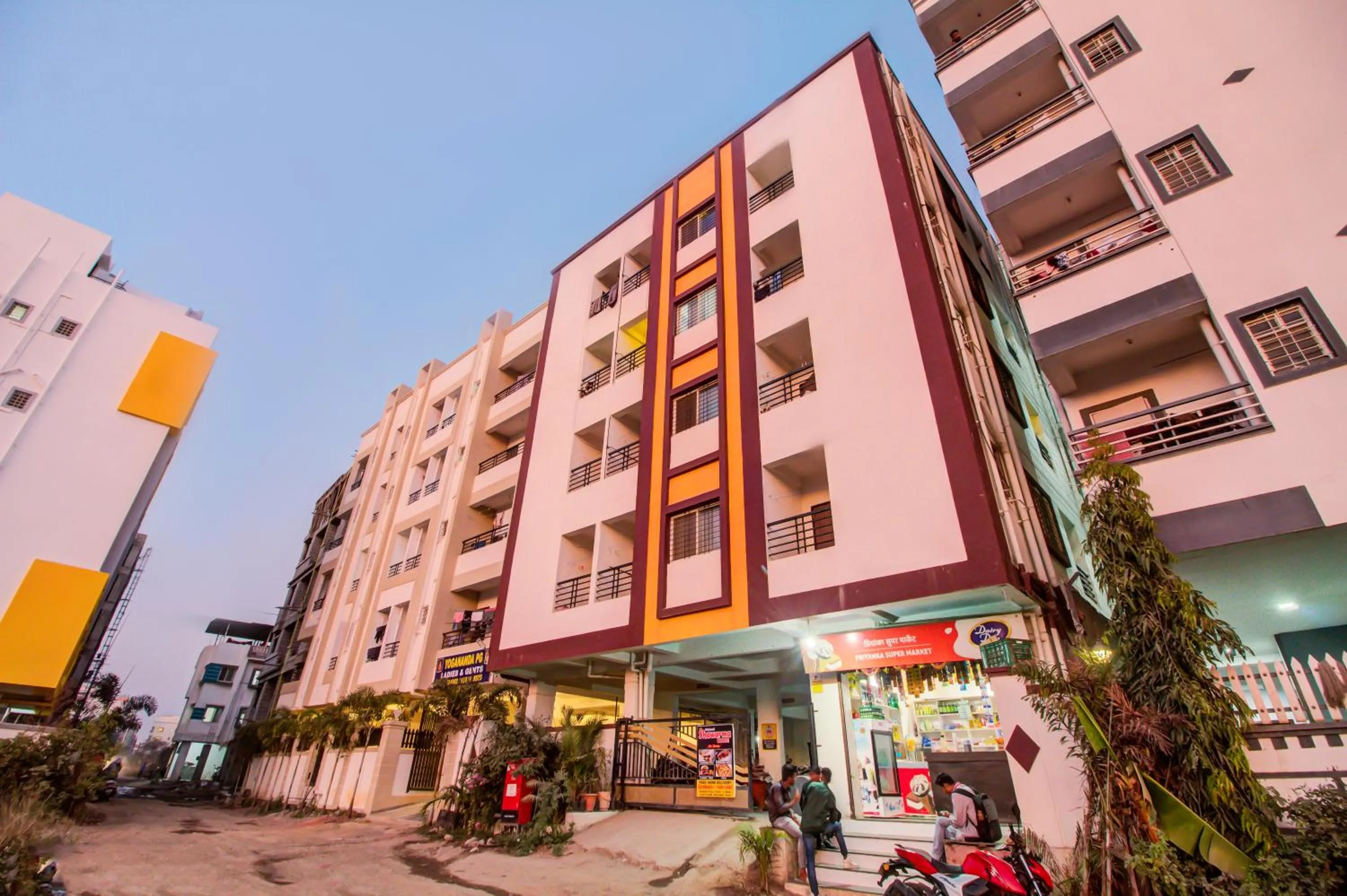 Property building in Hotel Elegant Lodging