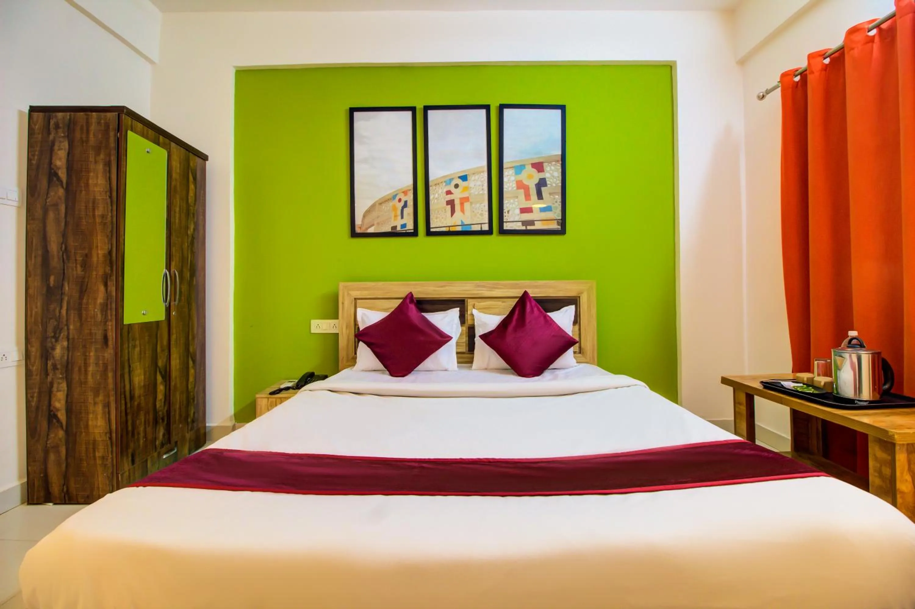 Bed in Hotel Elegant Lodging