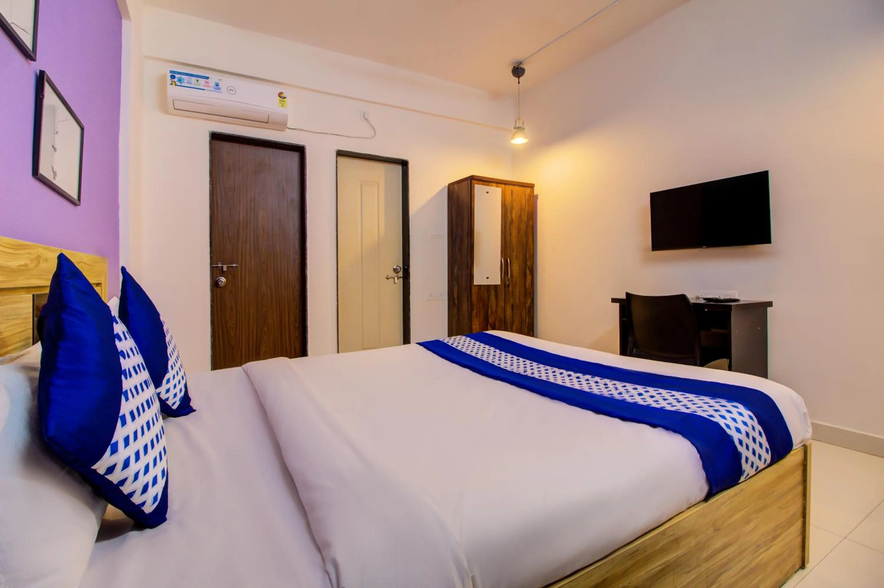 Bed in Hotel Elegant Lodging