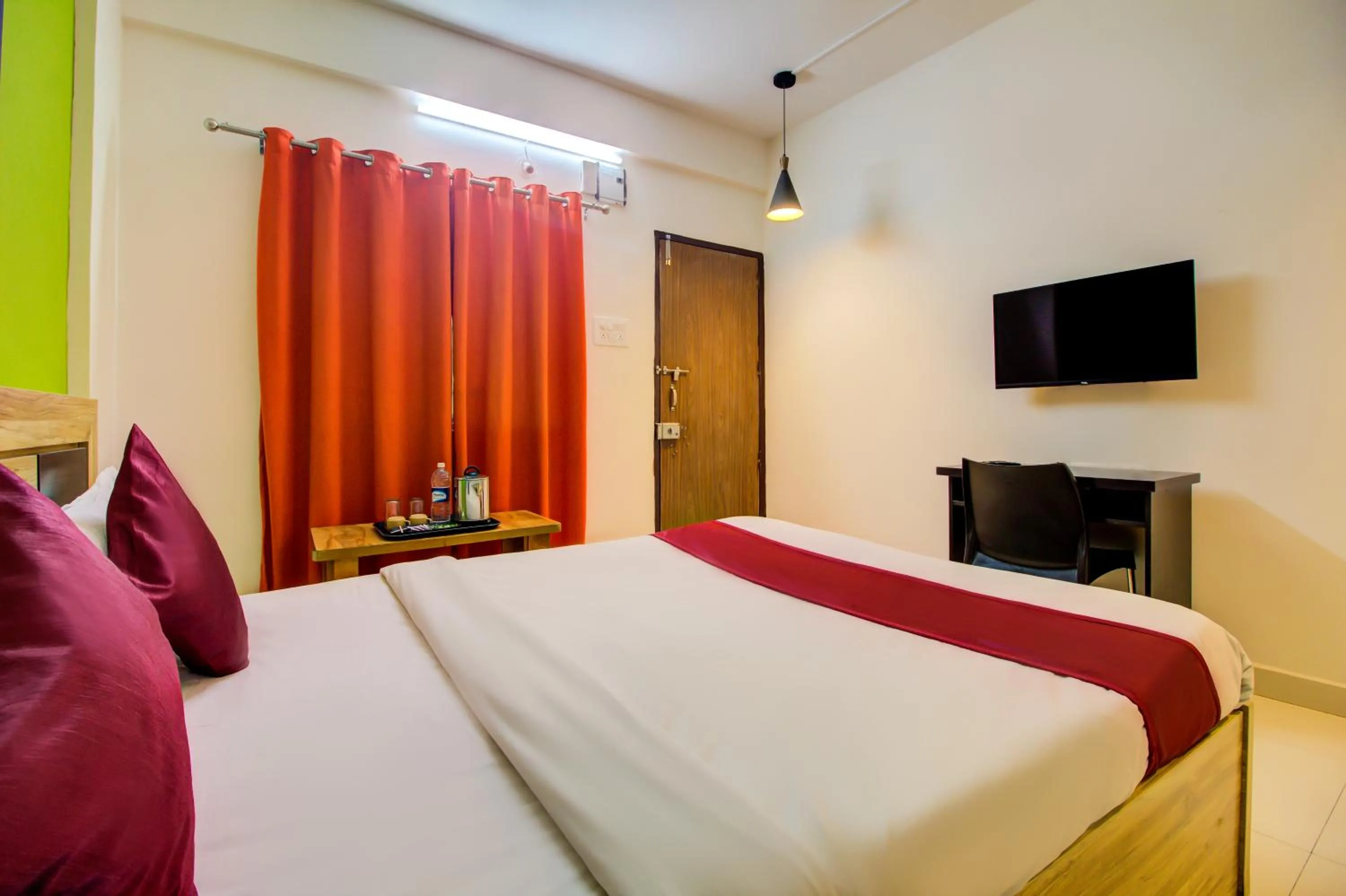 Bed in Hotel Elegant Lodging