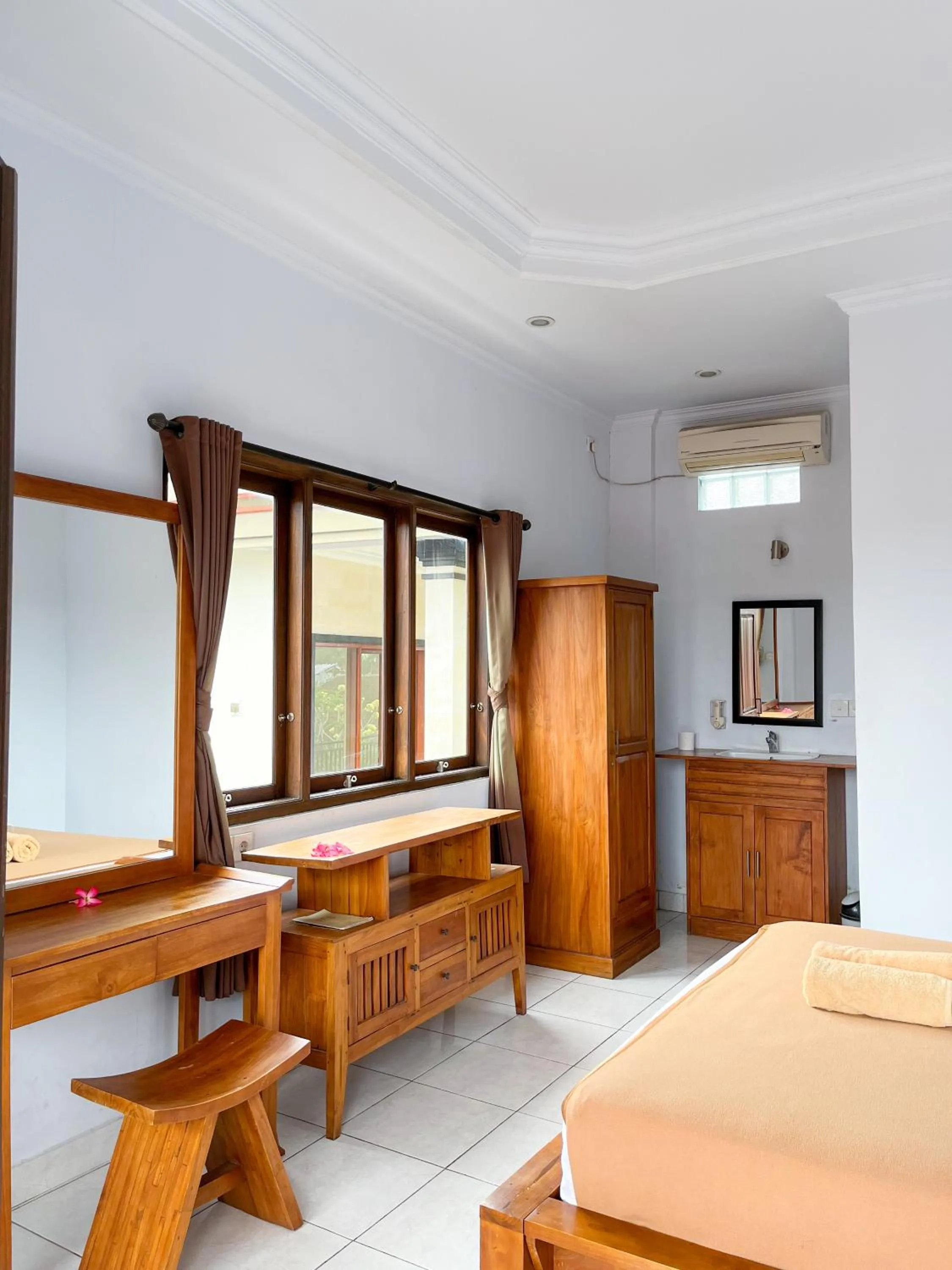 hair dresser, Bed in The Donno ubud Guest house