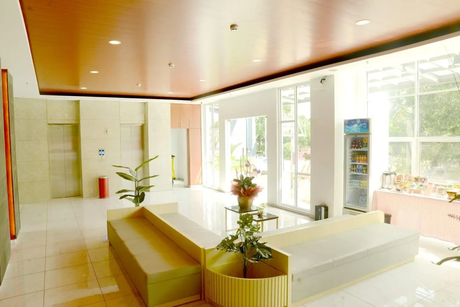 Lobby or reception in Front One Hotel Pasir Koja Bandung