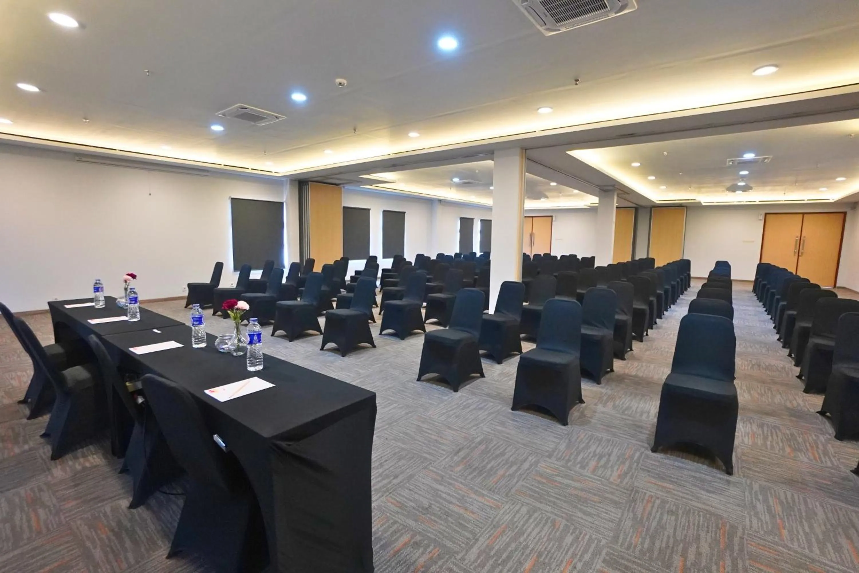 Meeting/conference room in Front One Hotel Pasir Koja Bandung