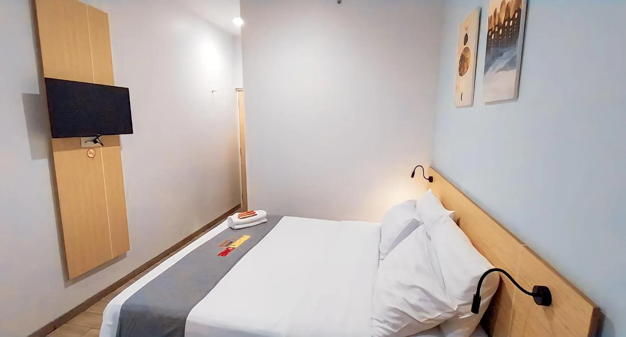 Bed in Front One Hotel Pasir Koja Bandung