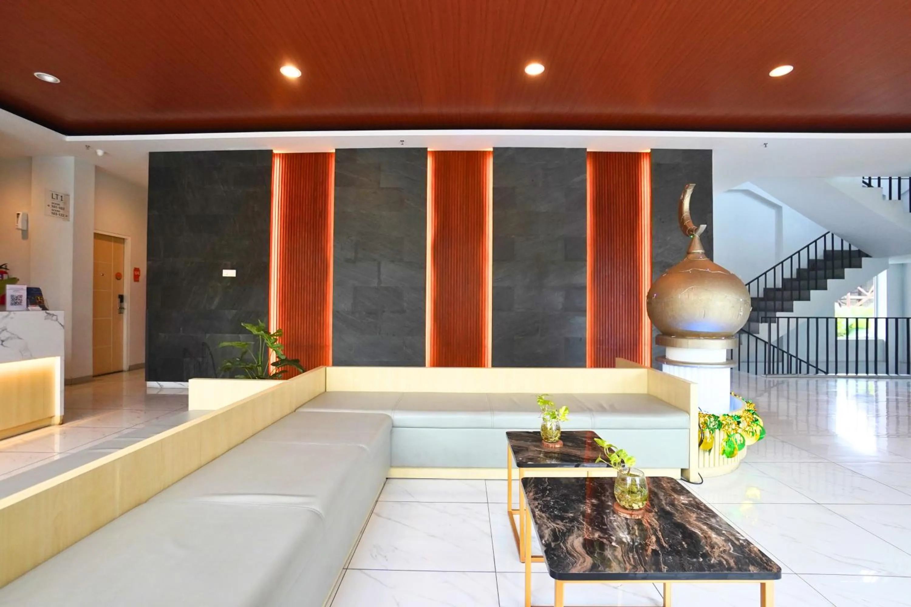 Lobby or reception in Front One Hotel Pasir Koja Bandung