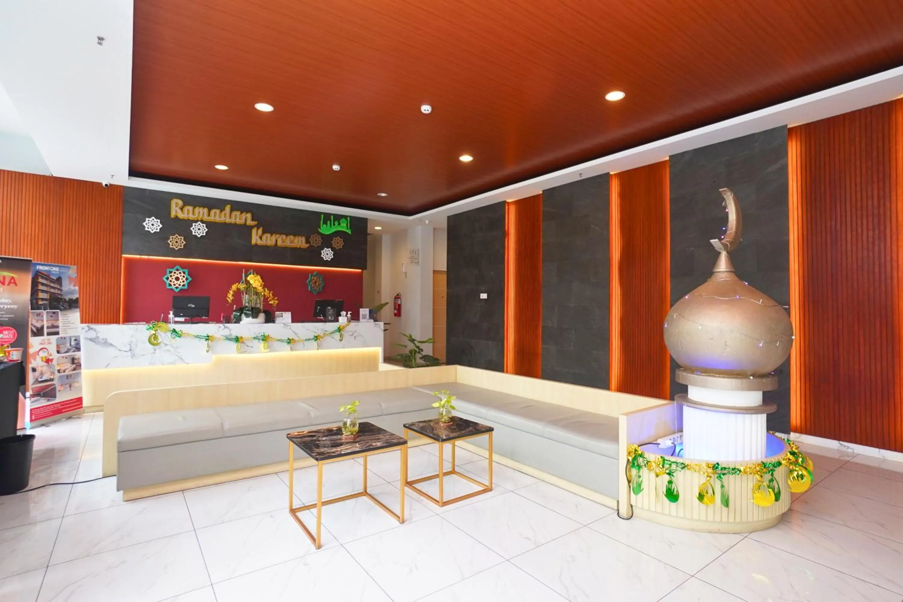 Lobby or reception in Front One Hotel Pasir Koja Bandung