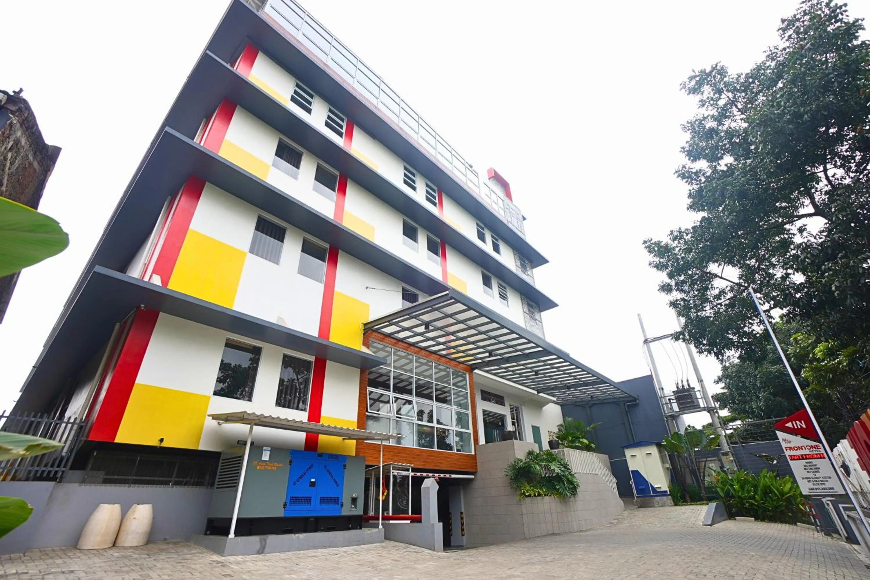 Facade/entrance in Front One Hotel Pasir Koja Bandung