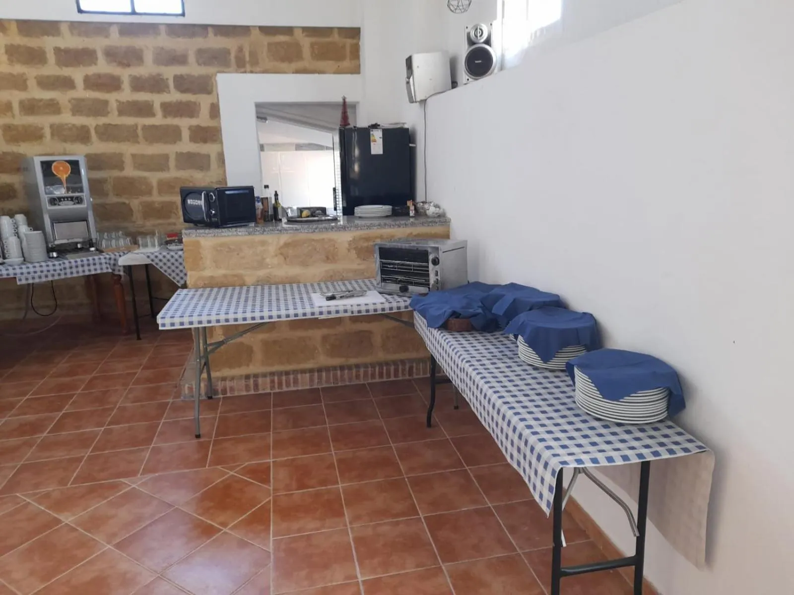 Restaurant/places to eat in Hacienda Marcharavi