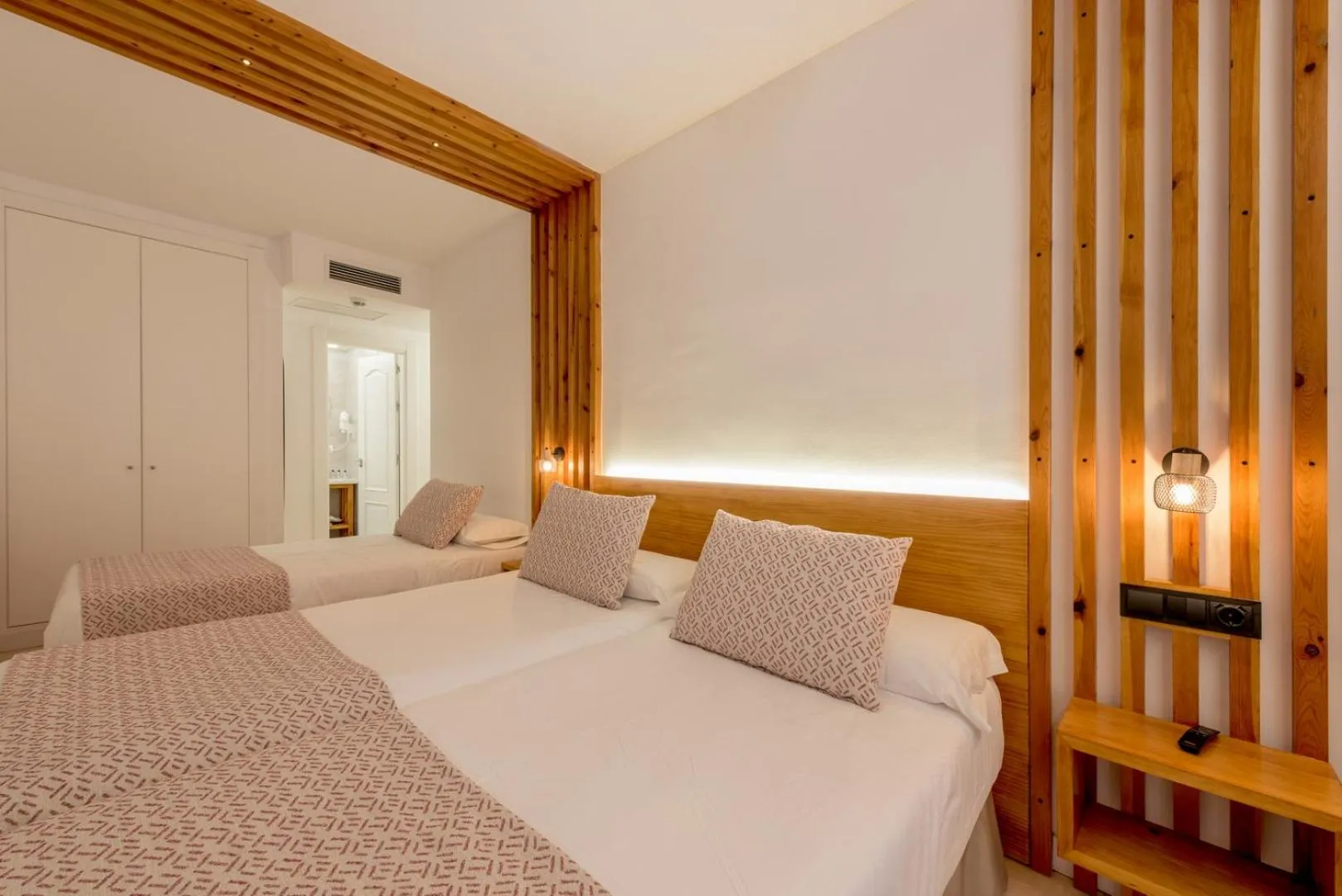 Bed in Hotel Boutique Sibarys - Adults Recommended