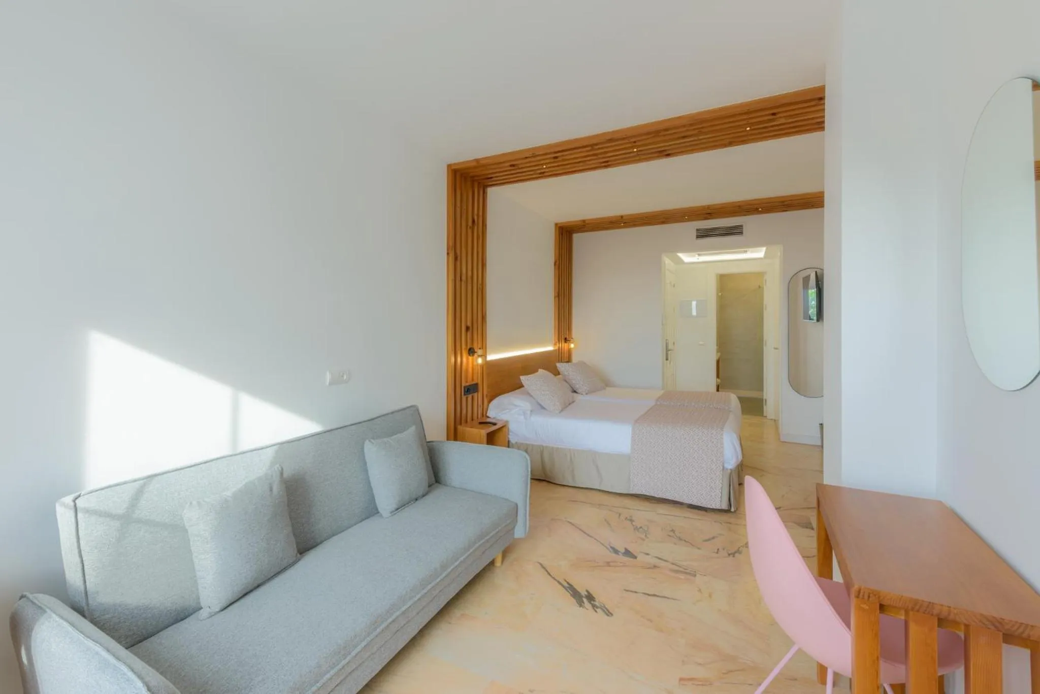 Living room, Bed in Hotel Boutique Sibarys - Adults Recommended