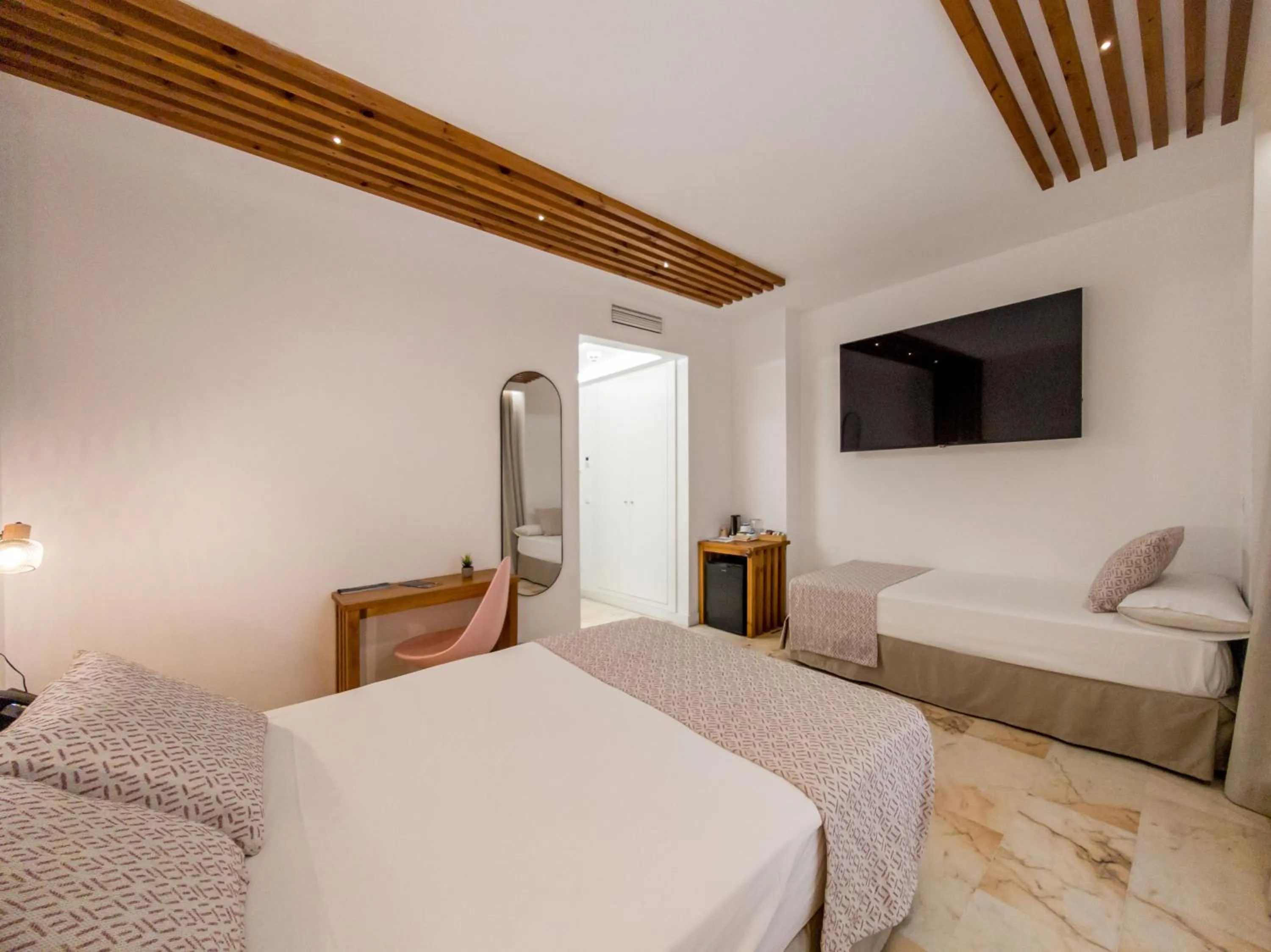 Bed in Hotel Boutique Sibarys - Adults Recommended