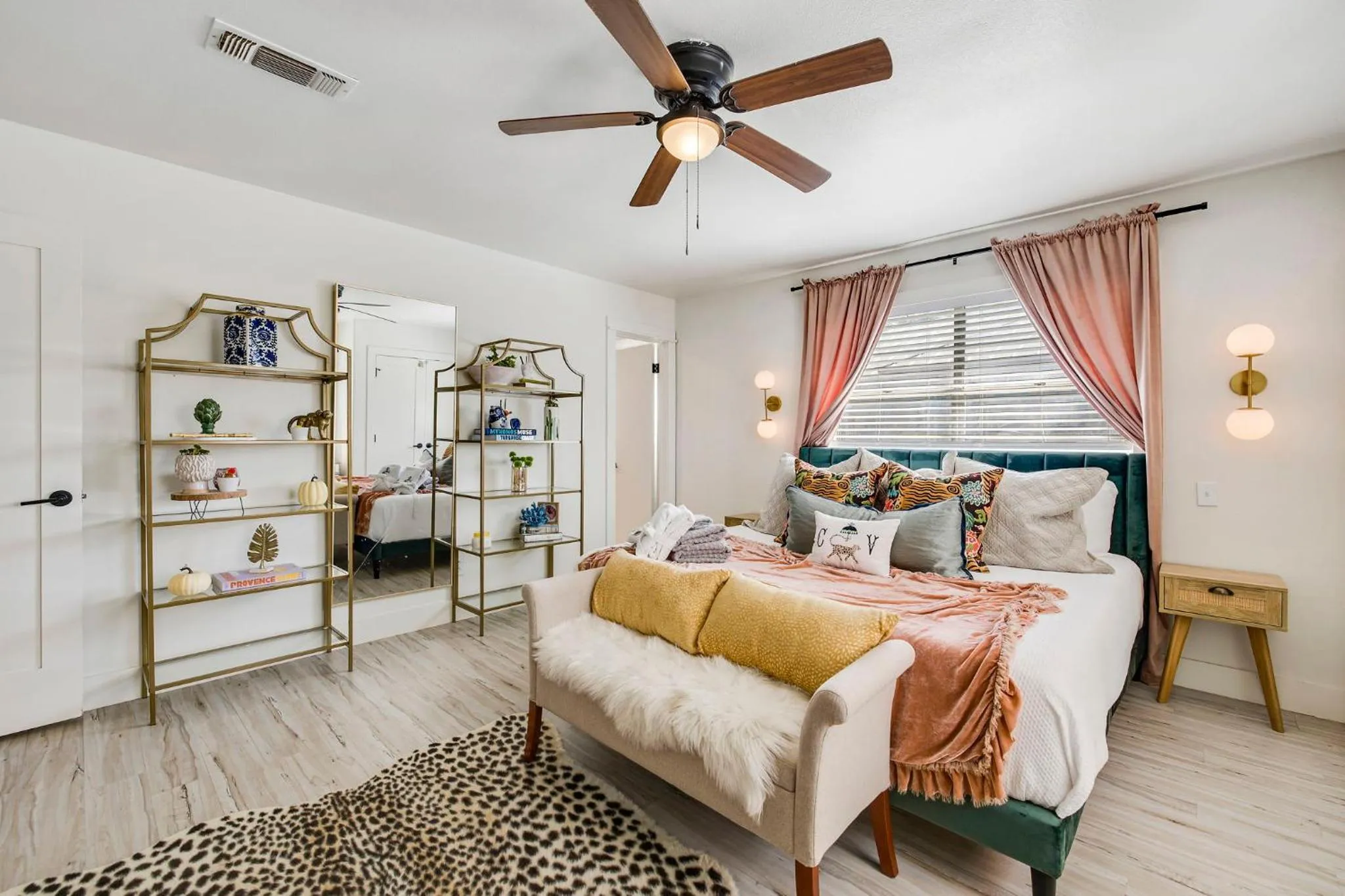 Bed in The Creek Villa Heated Pool & Spa and Boat Slip