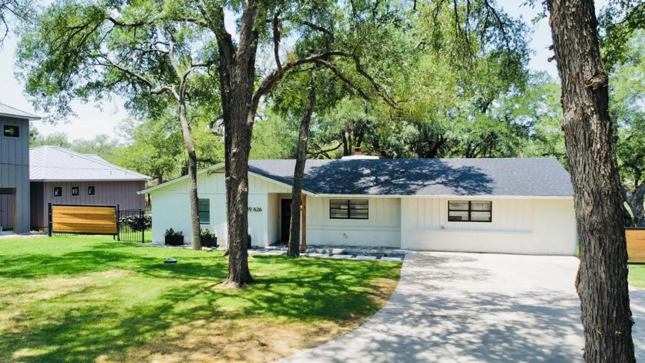 The Creek Villa Heated Pool & Spa and Boat Slip