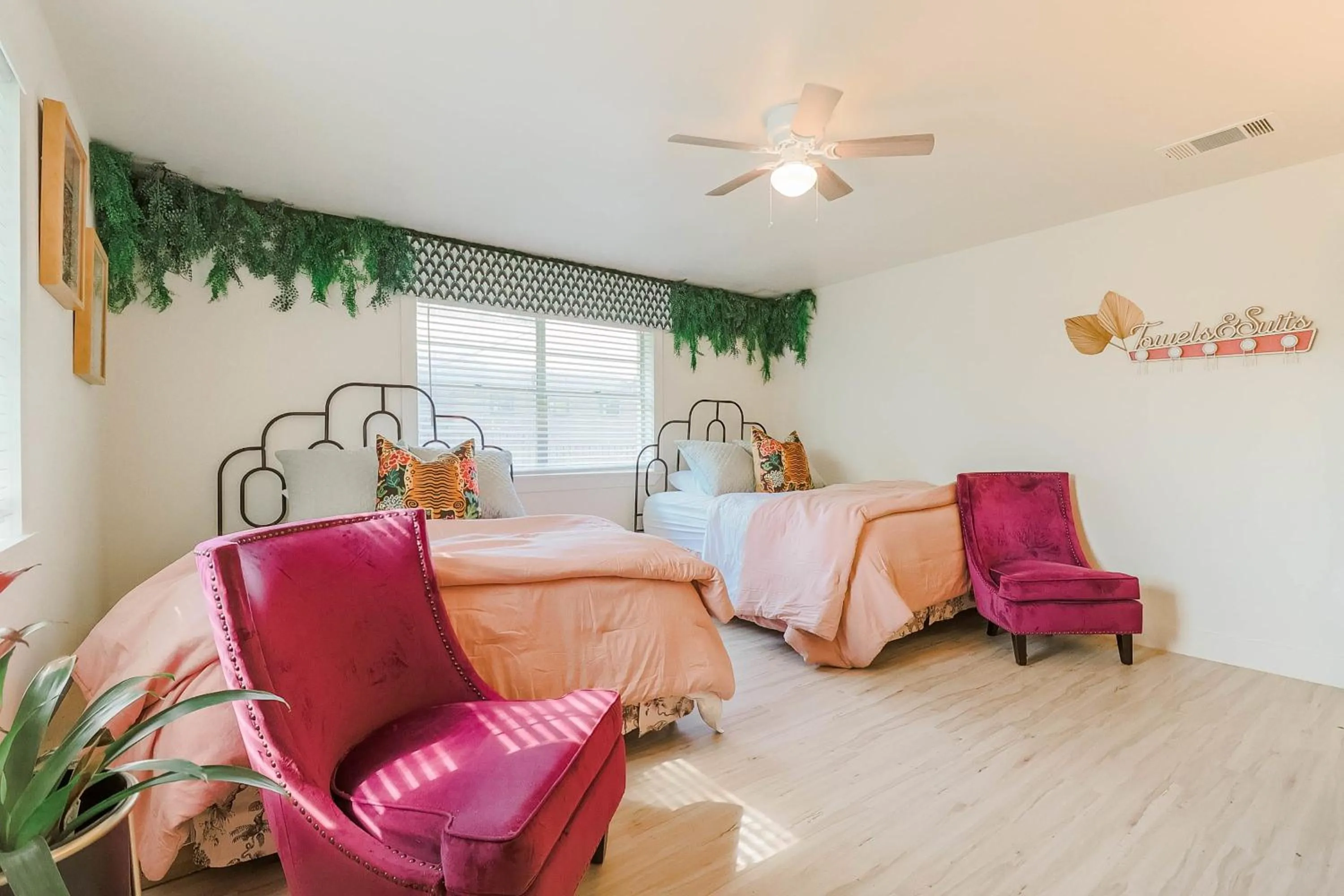 Bed in The Creek Villa Heated Pool & Spa and Boat Slip