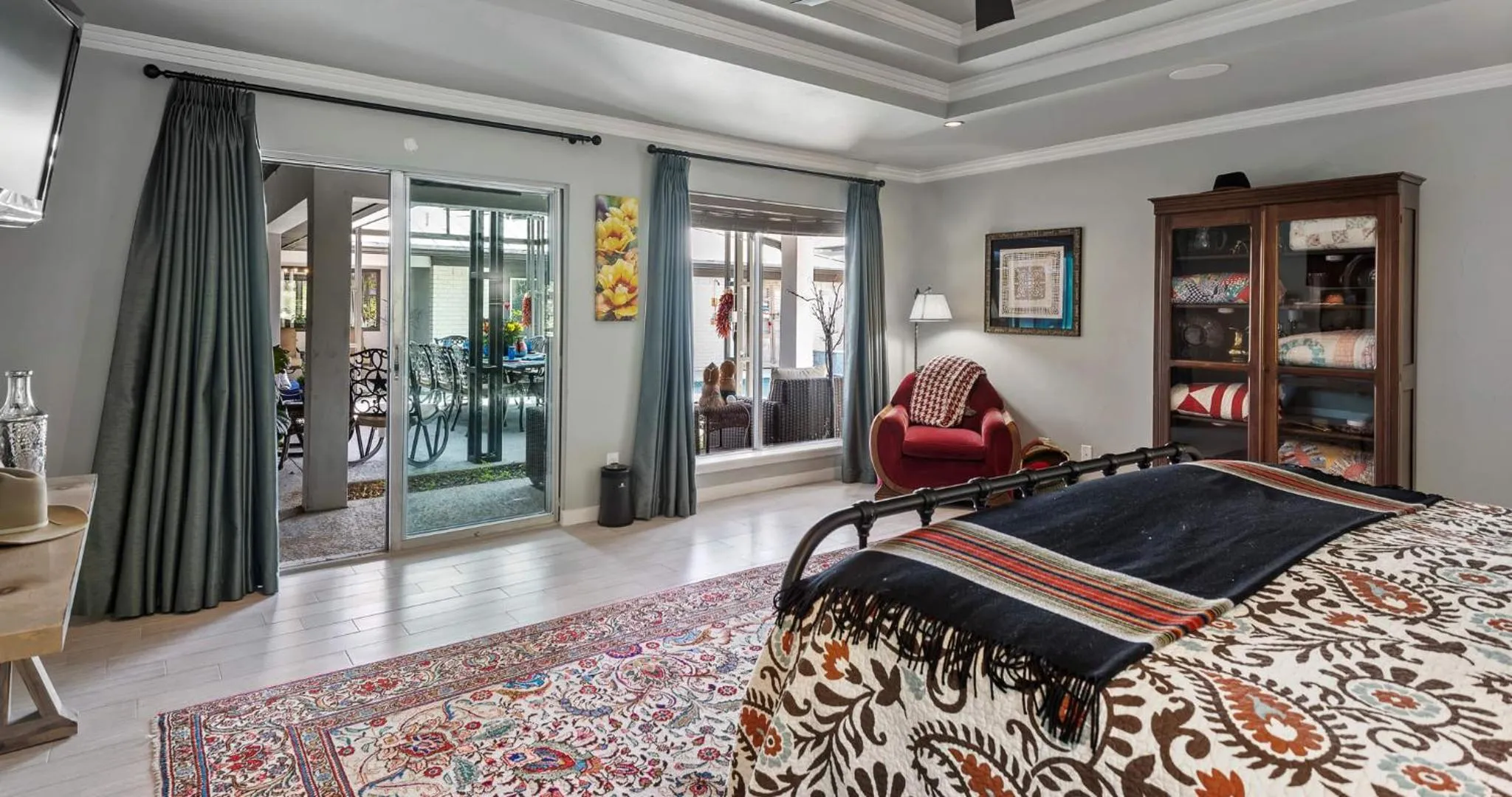 Bed in Stylish 3BR House with Swimming Pool and Walking to HSB Resort