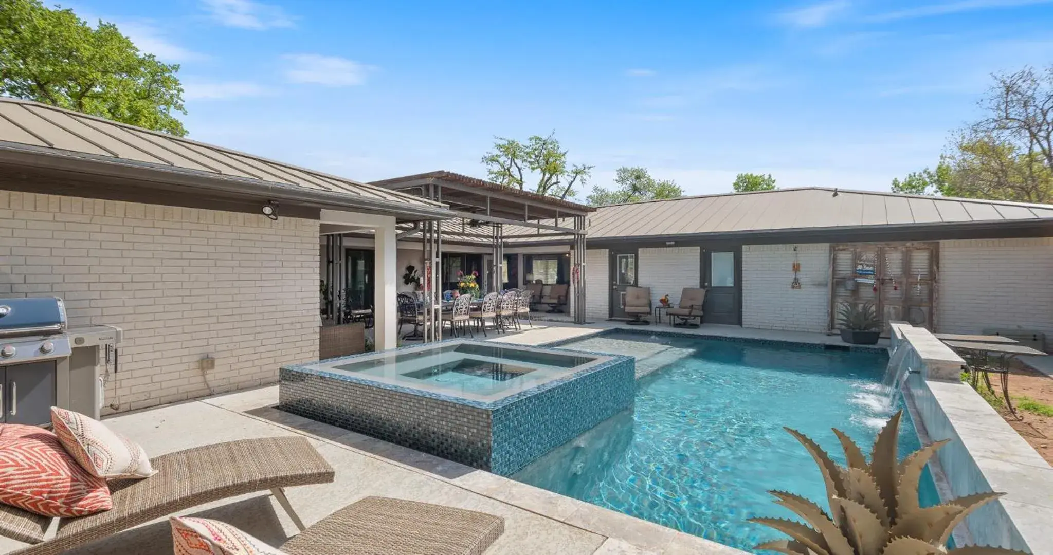 Stylish 3BR House with Swimming Pool and Walking to HSB Resort Stylish 3BR House with Swimming Pool and Walking to HSB Resort