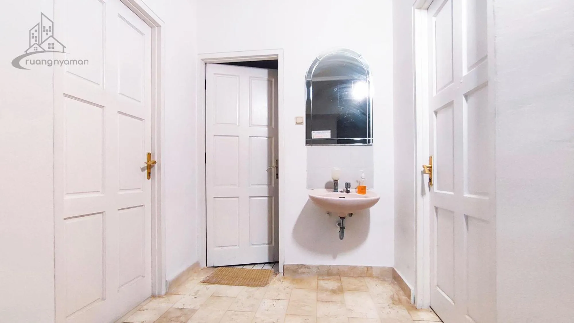 Toilet in Sukanagalih Resort by Ruang Nyaman