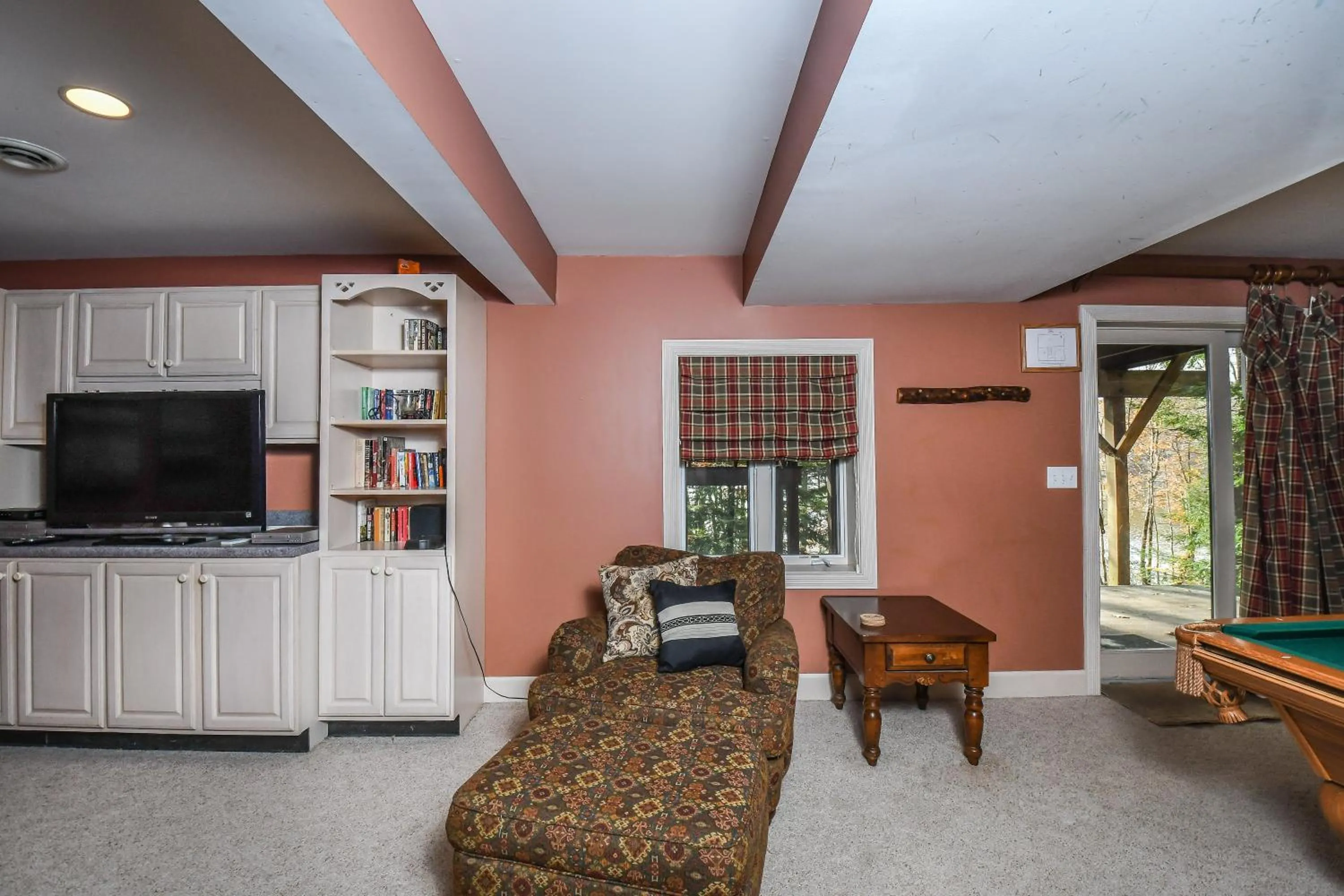 Property building in Highland Retreat