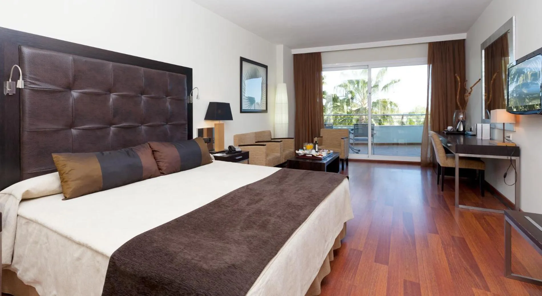 Bed in Senator Banus