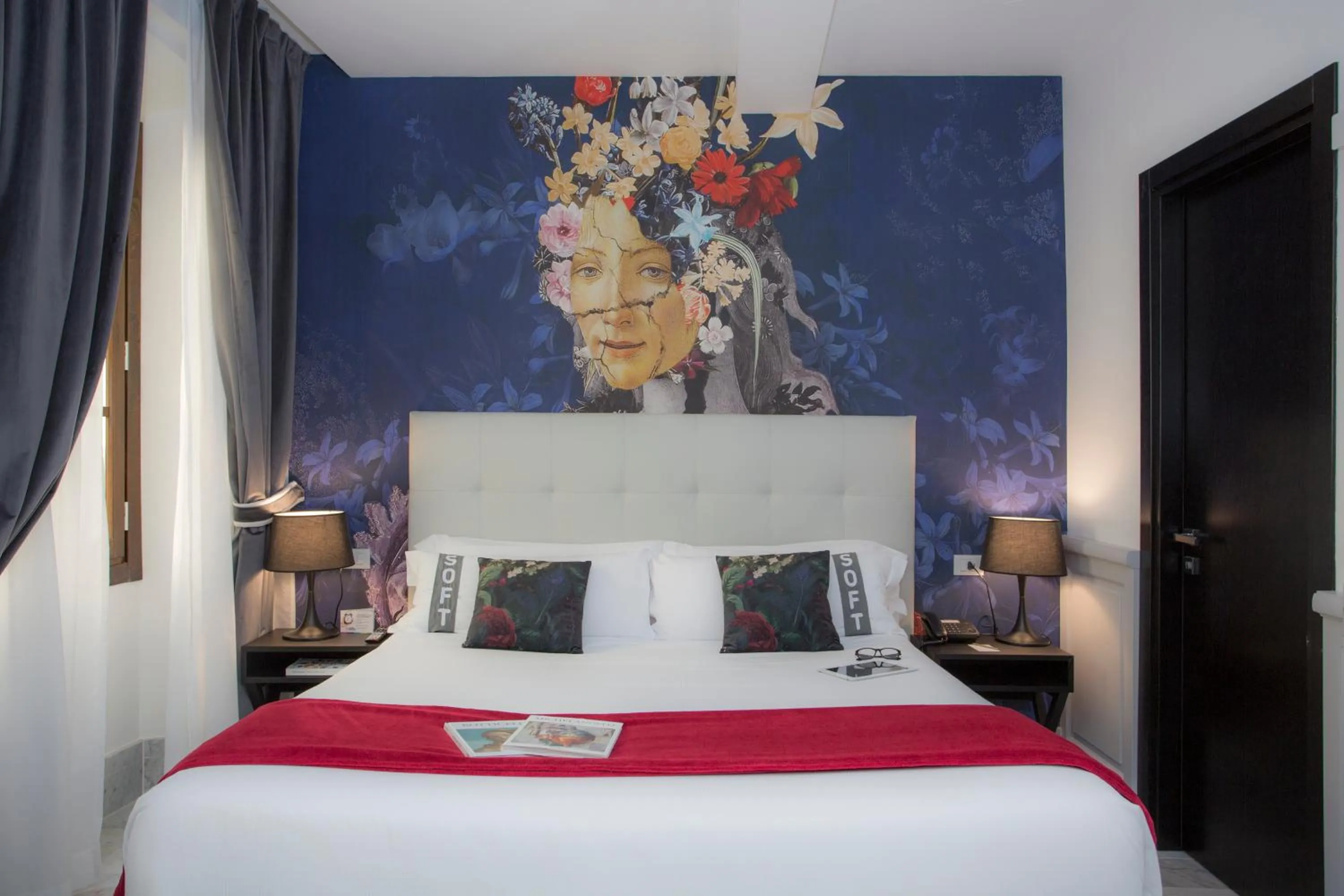 Photo of the whole room, Bed in Casual Rinascimento Firenze