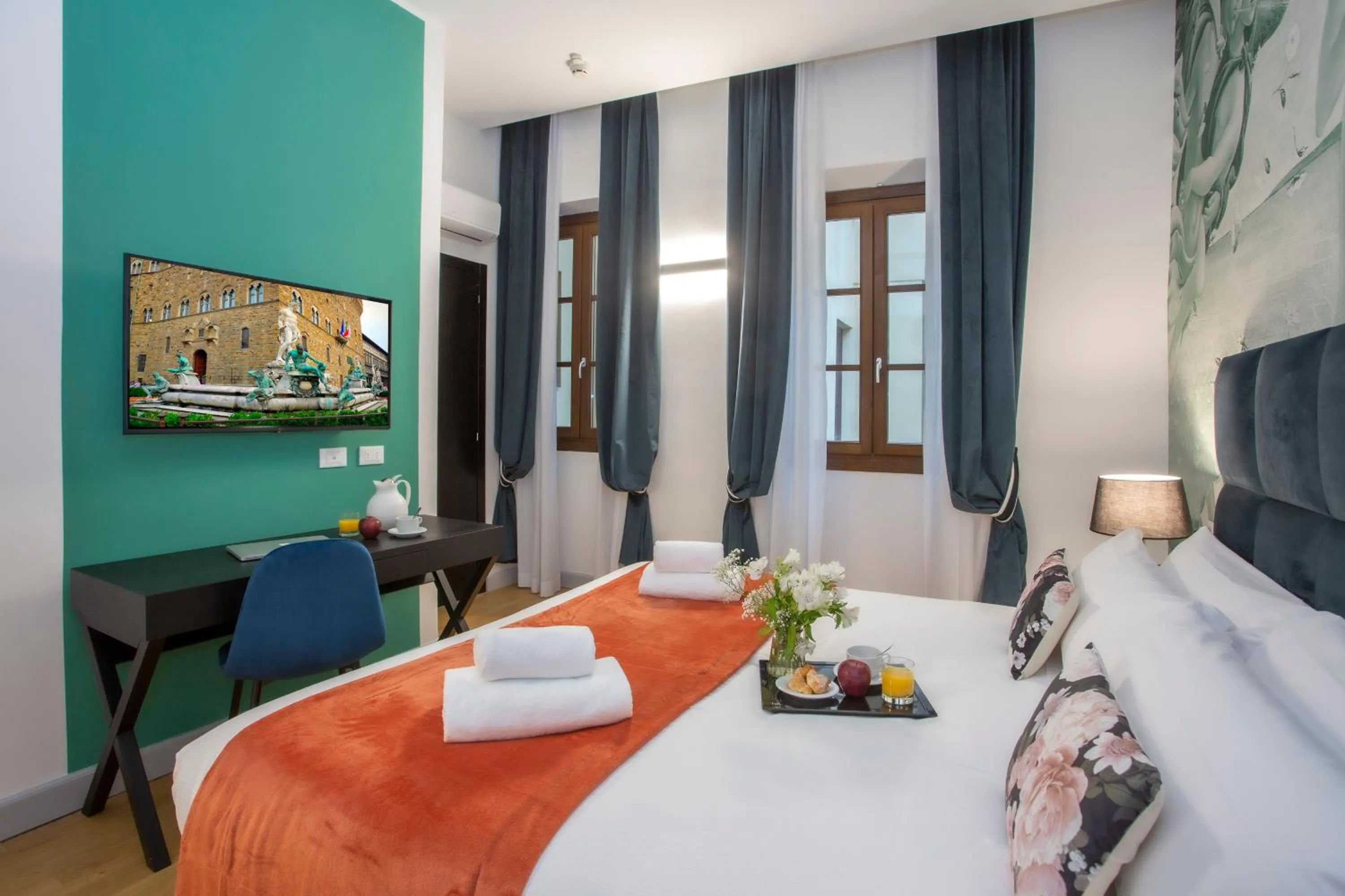 Photo of the whole room, Bed in Casual Rinascimento Firenze