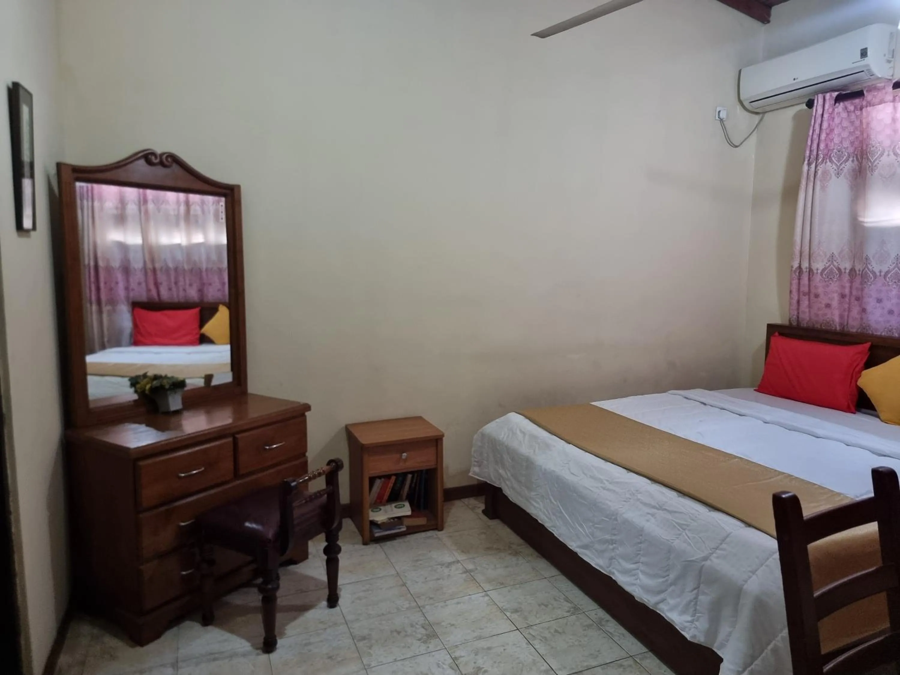 Bed in Victory colombo