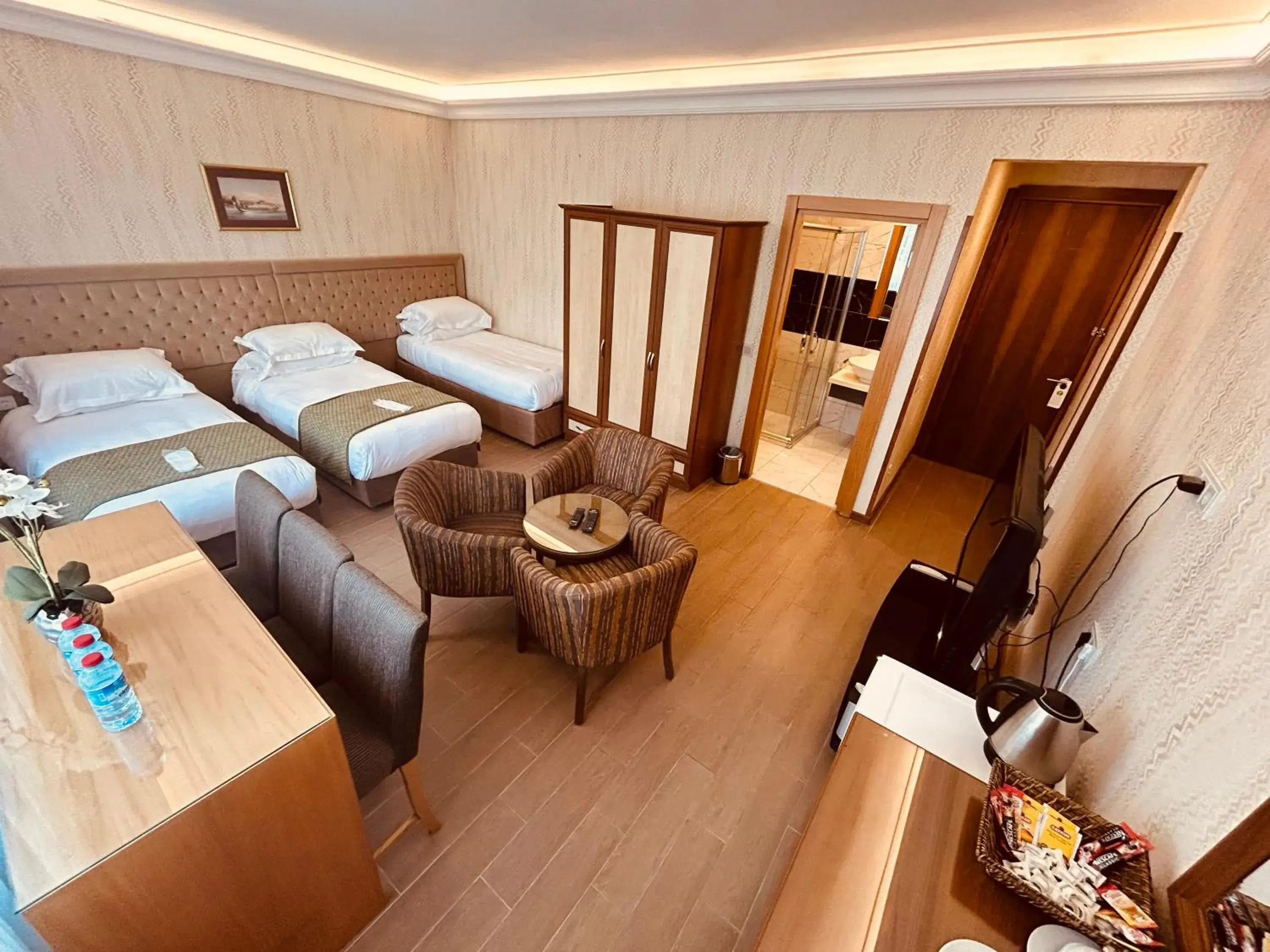 Lily Rooms Lily Rooms