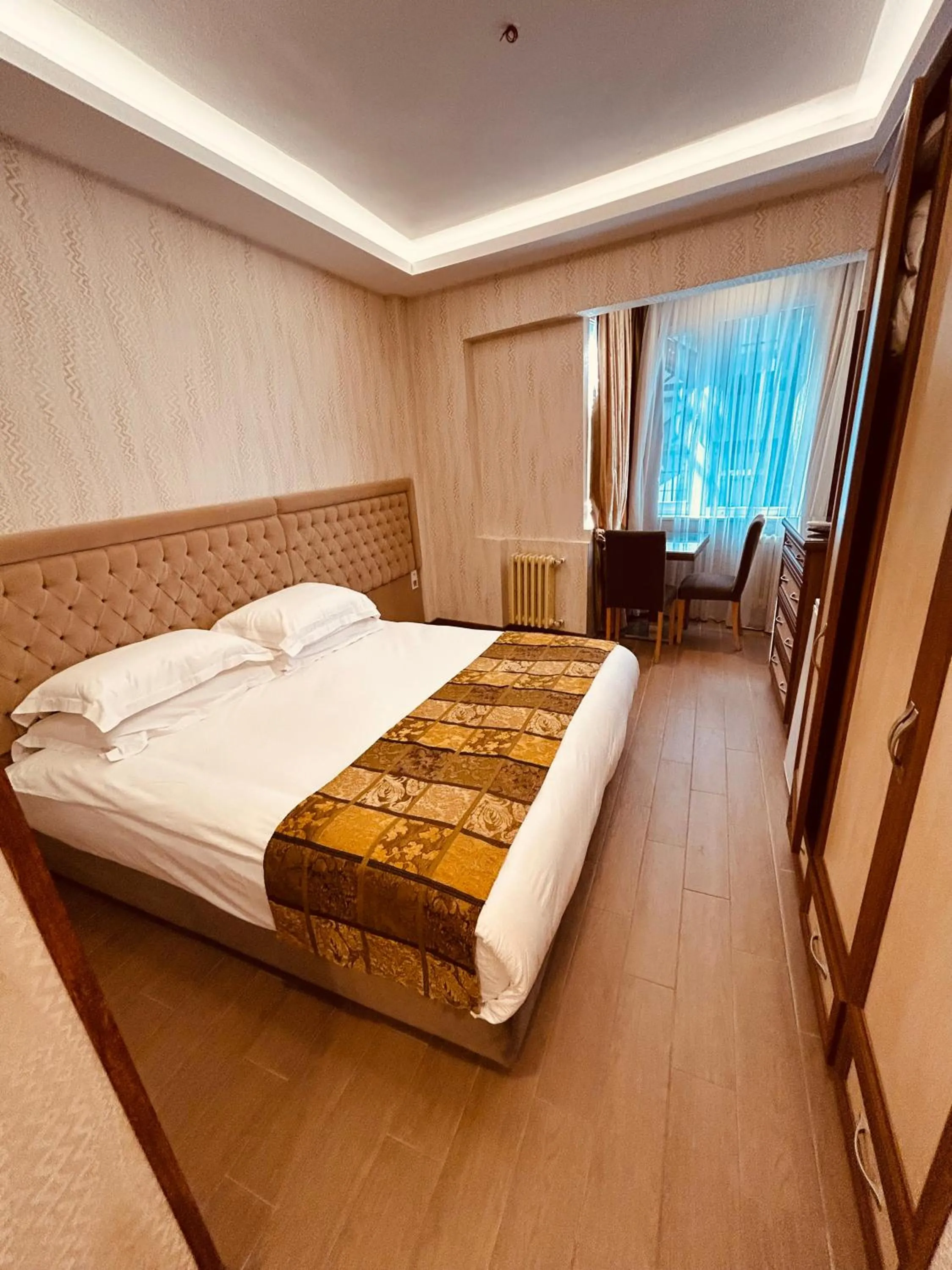 Lily Rooms