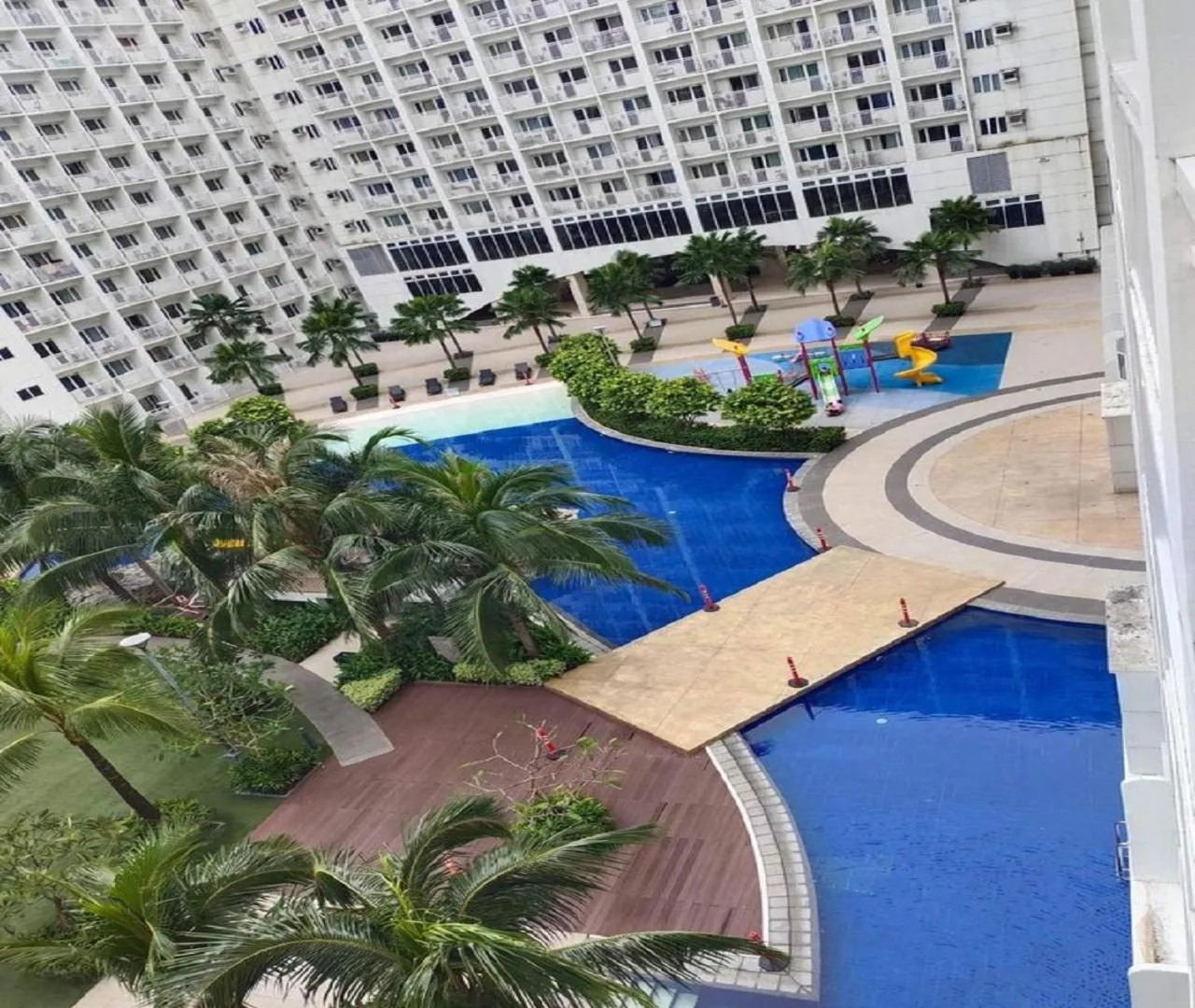 Swimming pool in Shore Residences