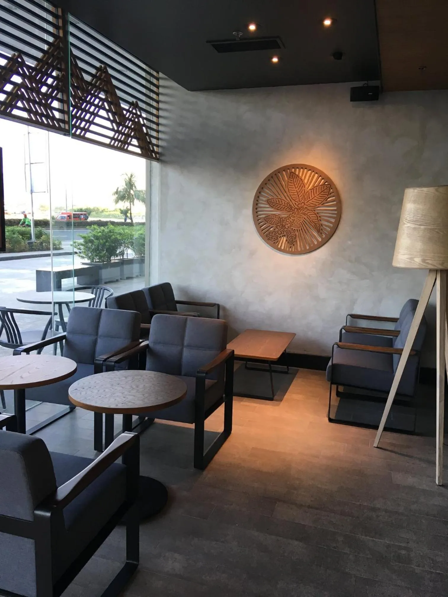 Restaurant/places to eat in Shore Residences