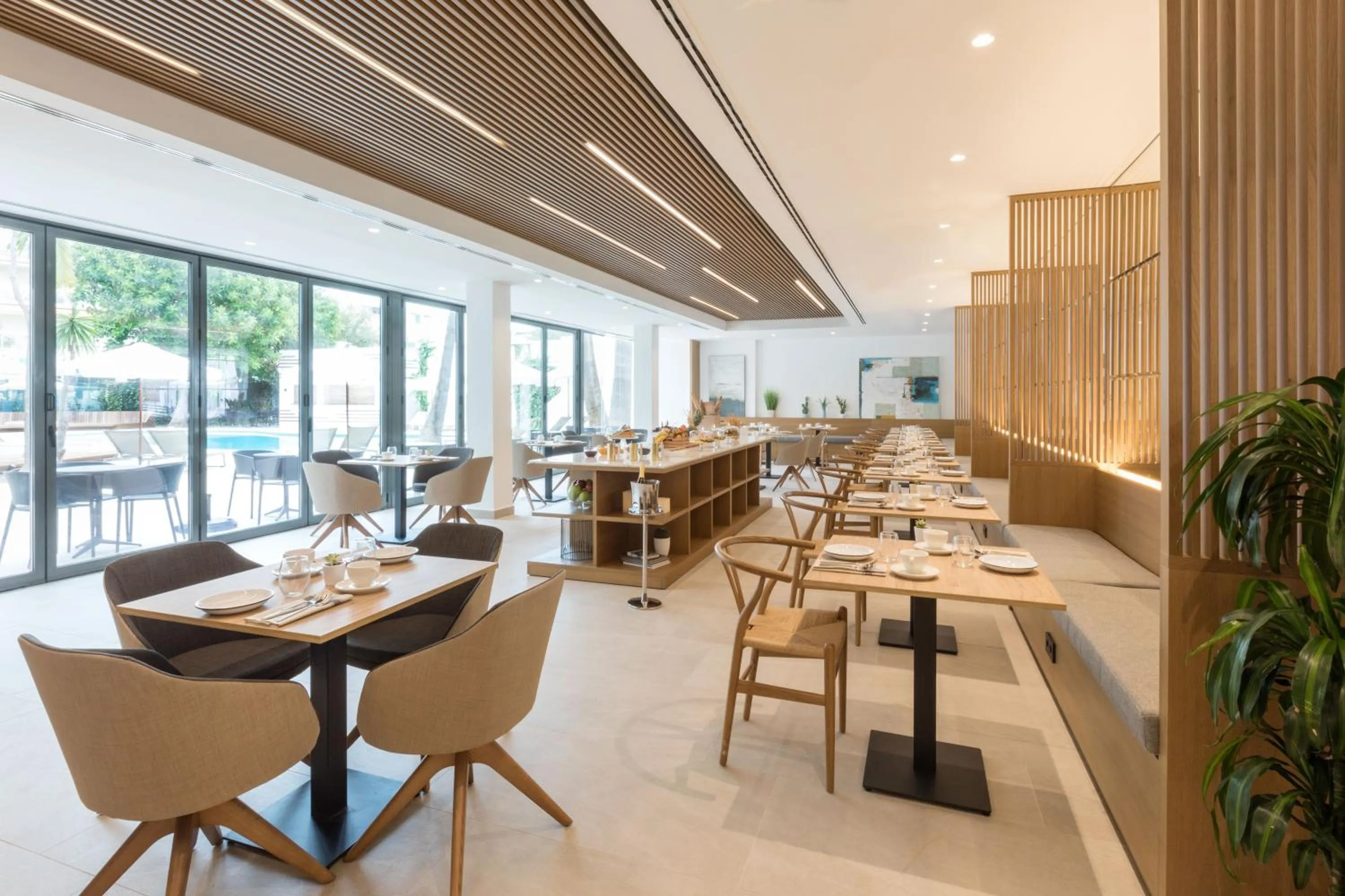 Restaurant/places to eat in Bordoy Alcudia Port Suites - Adults Only