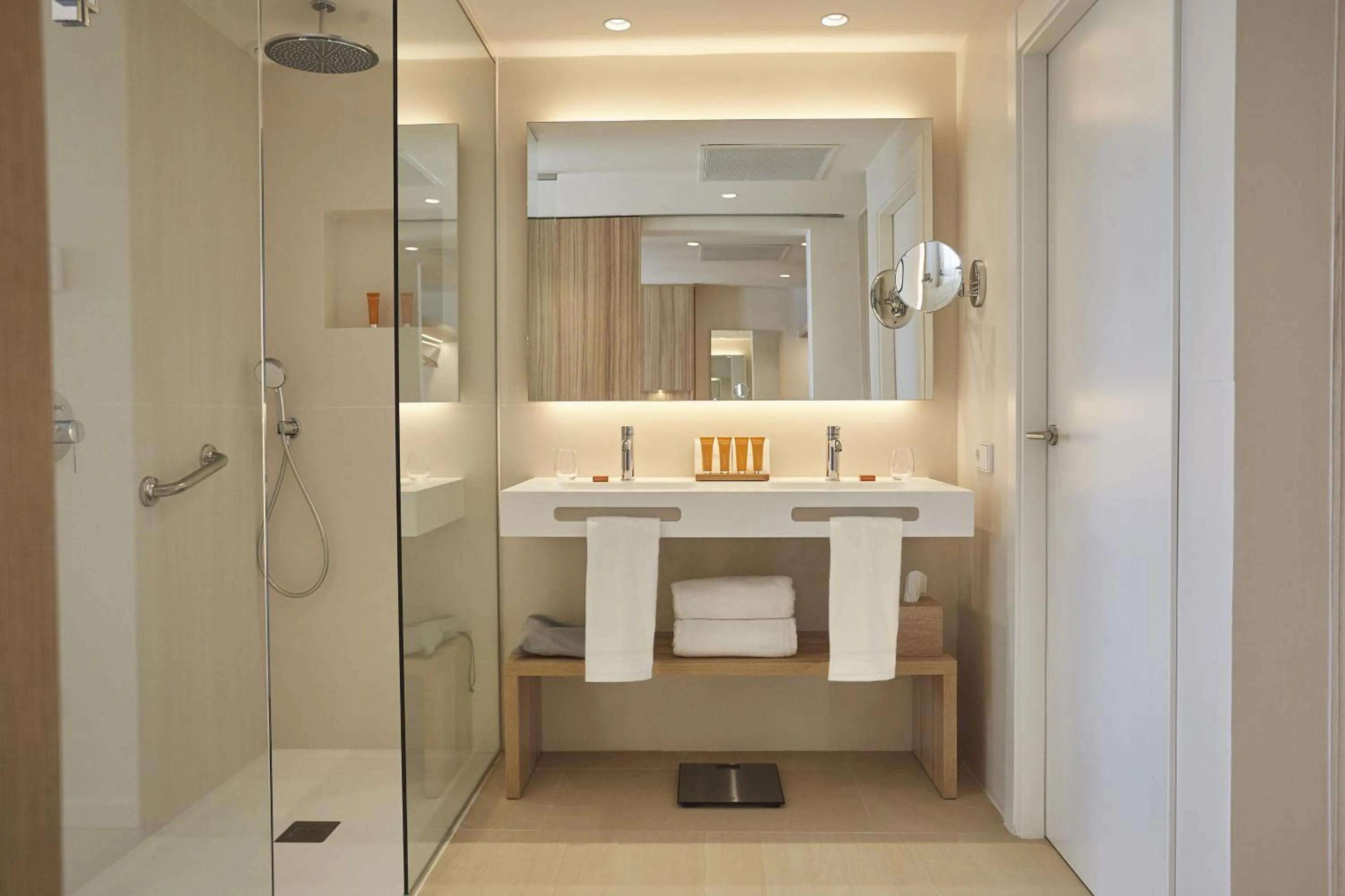 Shower in Bordoy Alcudia Port Suites - Adults Only