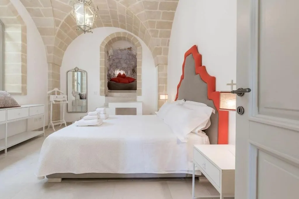 Bed in Villa Bellavista by Raro Villas