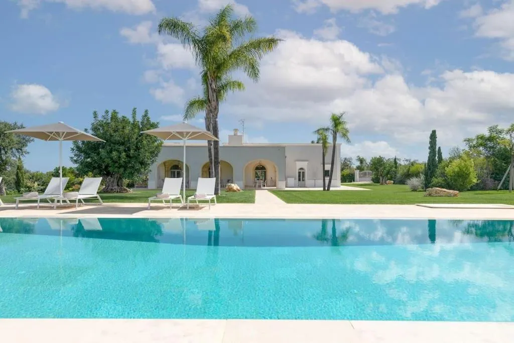 Property building in Villa Bellavista by Raro Villas