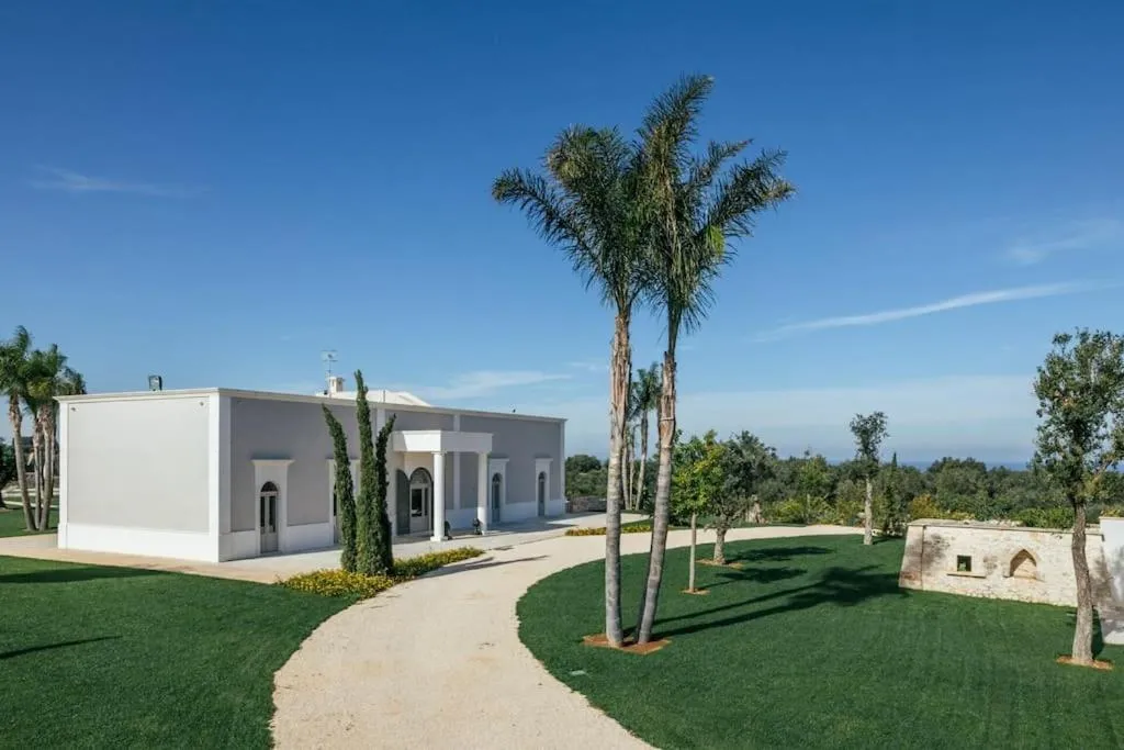 Property building in Villa Bellavista by Raro Villas