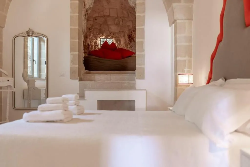 Bed in Villa Bellavista by Raro Villas