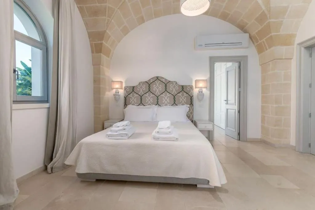 Bed in Villa Bellavista by Raro Villas