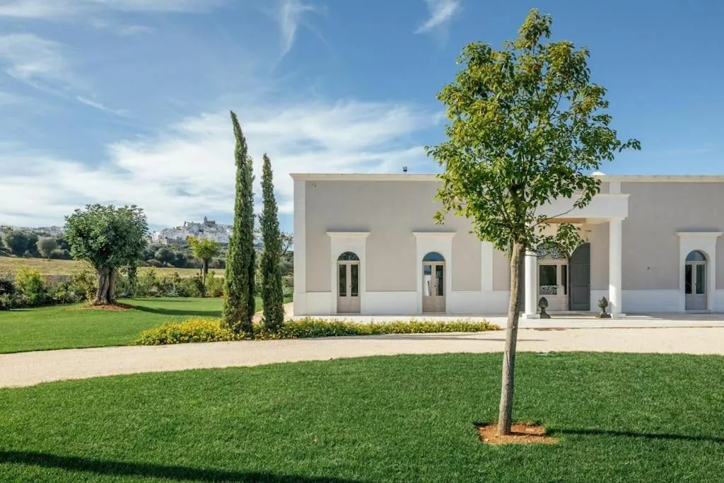 Property building in Villa Bellavista by Raro Villas