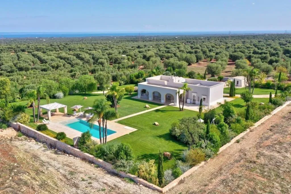 Property building in Villa Bellavista by Raro Villas