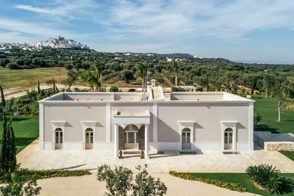 Property building in Villa Bellavista by Raro Villas