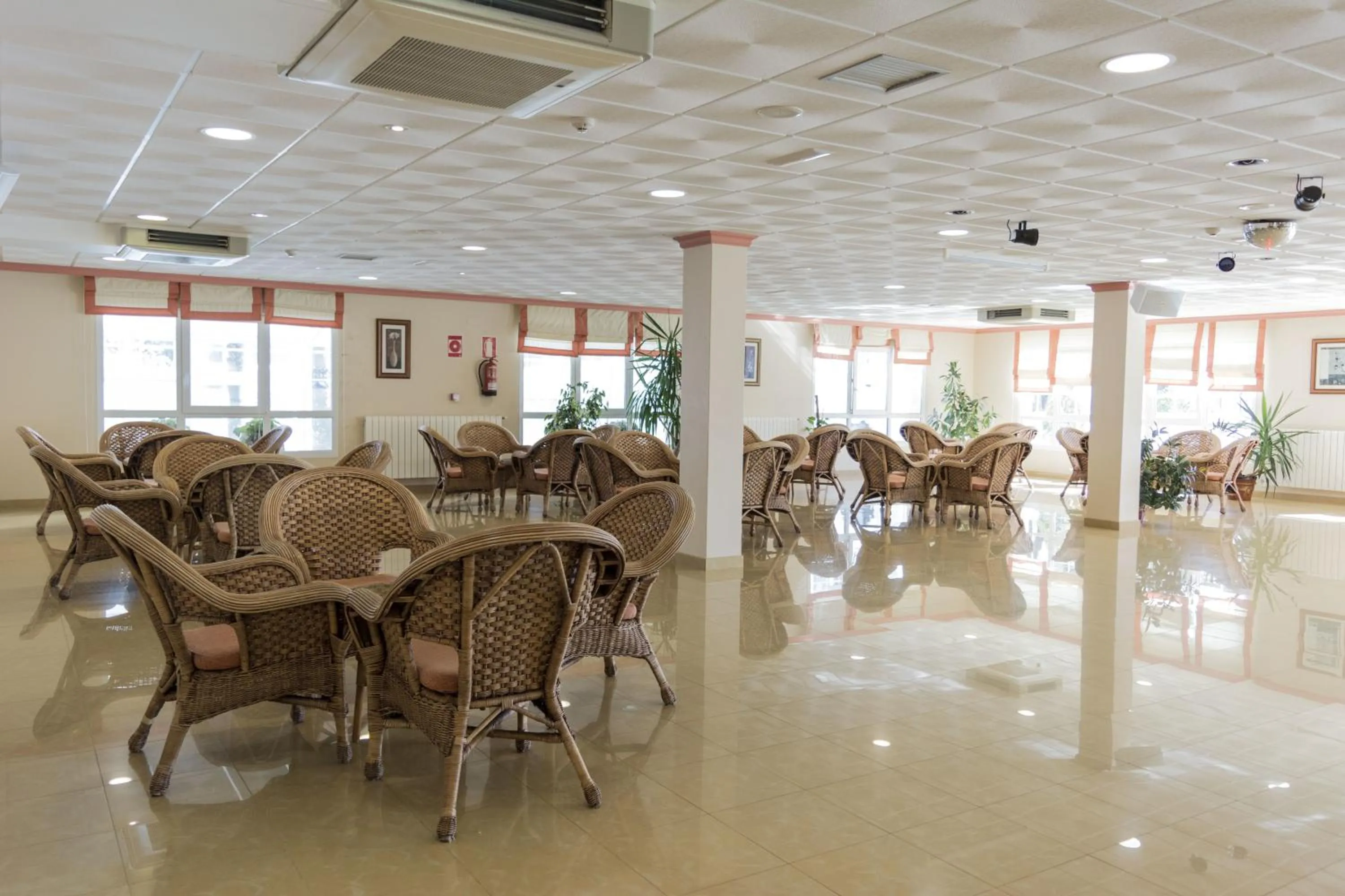 Lounge or bar in Hotel Nuevo Vichona Spa 3 estrellas Superior