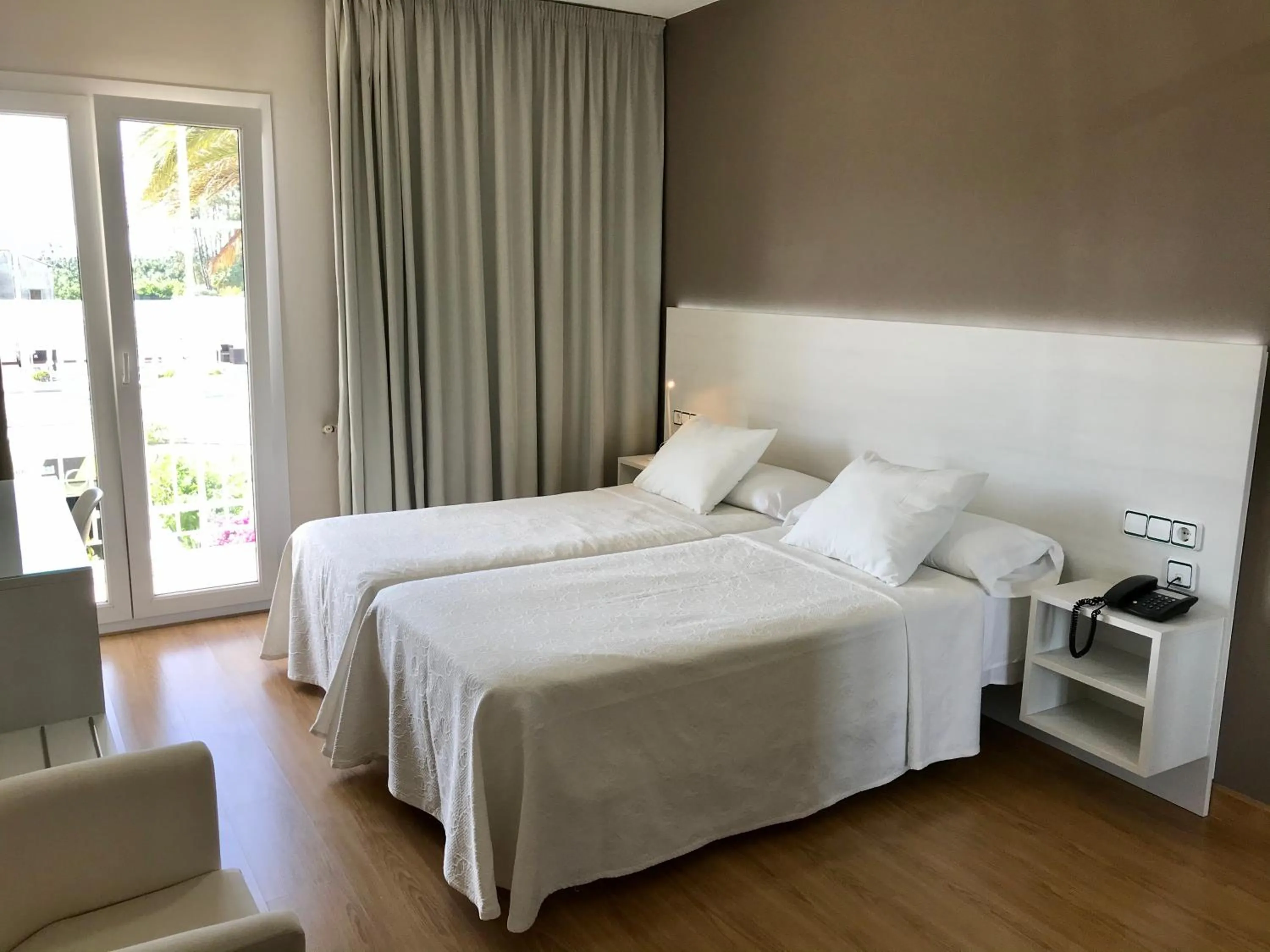 Bedroom in Hotel Nuevo Vichona Spa 3 estrellas Superior