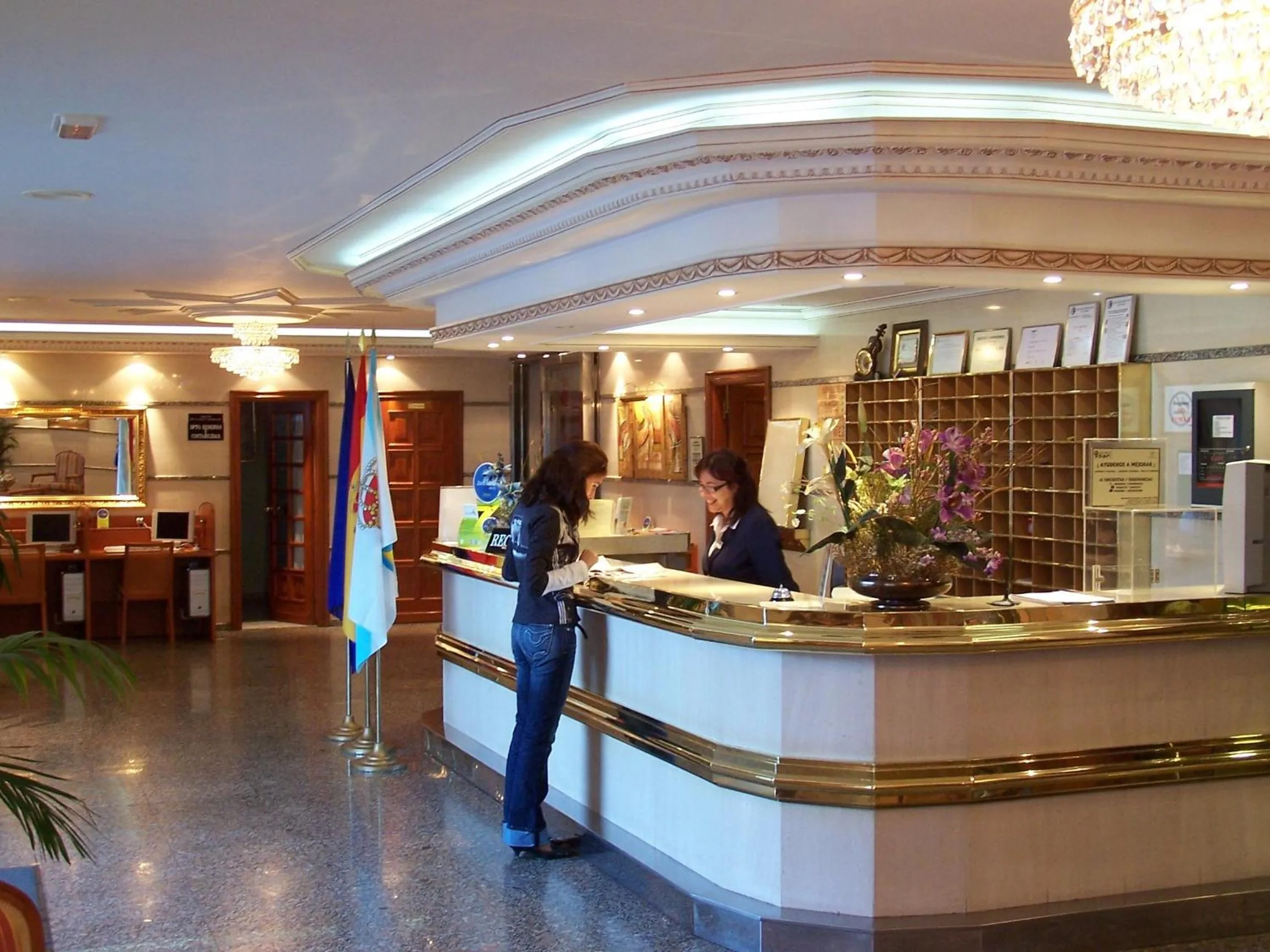 Lobby or reception in Hotel Nuevo Vichona Spa 3 estrellas Superior