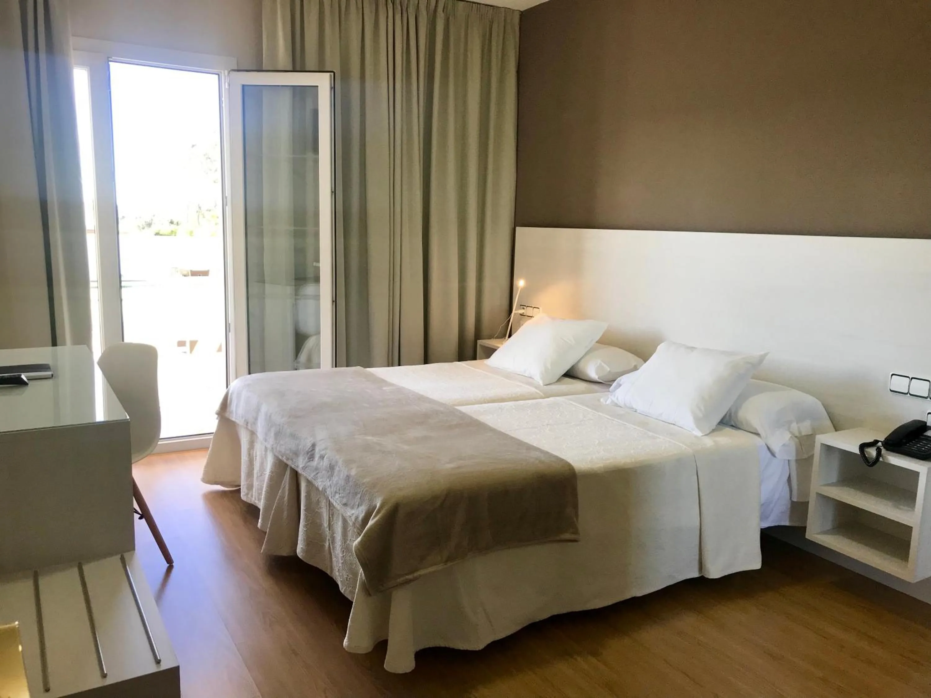 Bedroom in Hotel Nuevo Vichona Spa 3 estrellas Superior