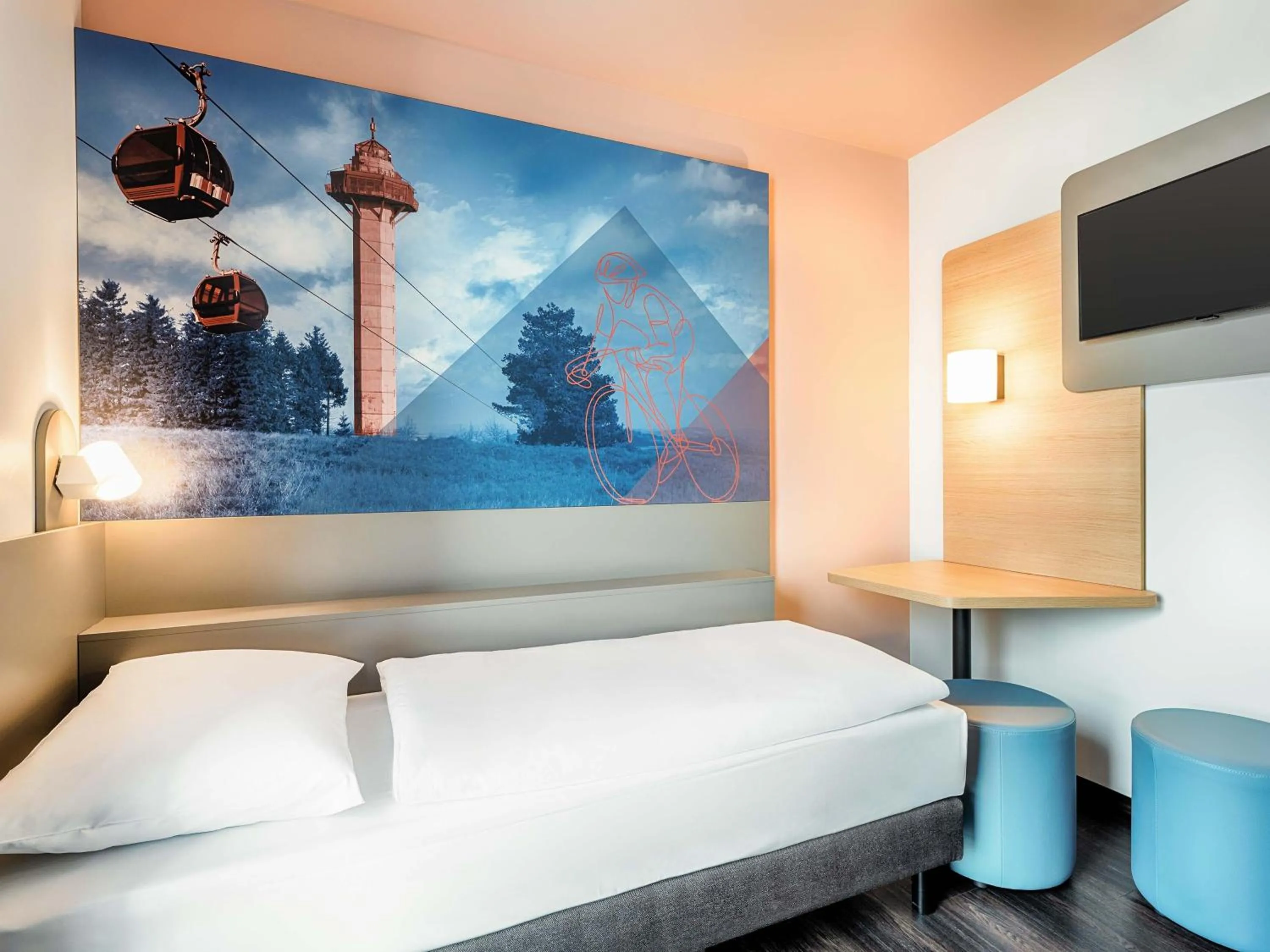 Photo of the whole room, Bed in B&B Hotel Willingen