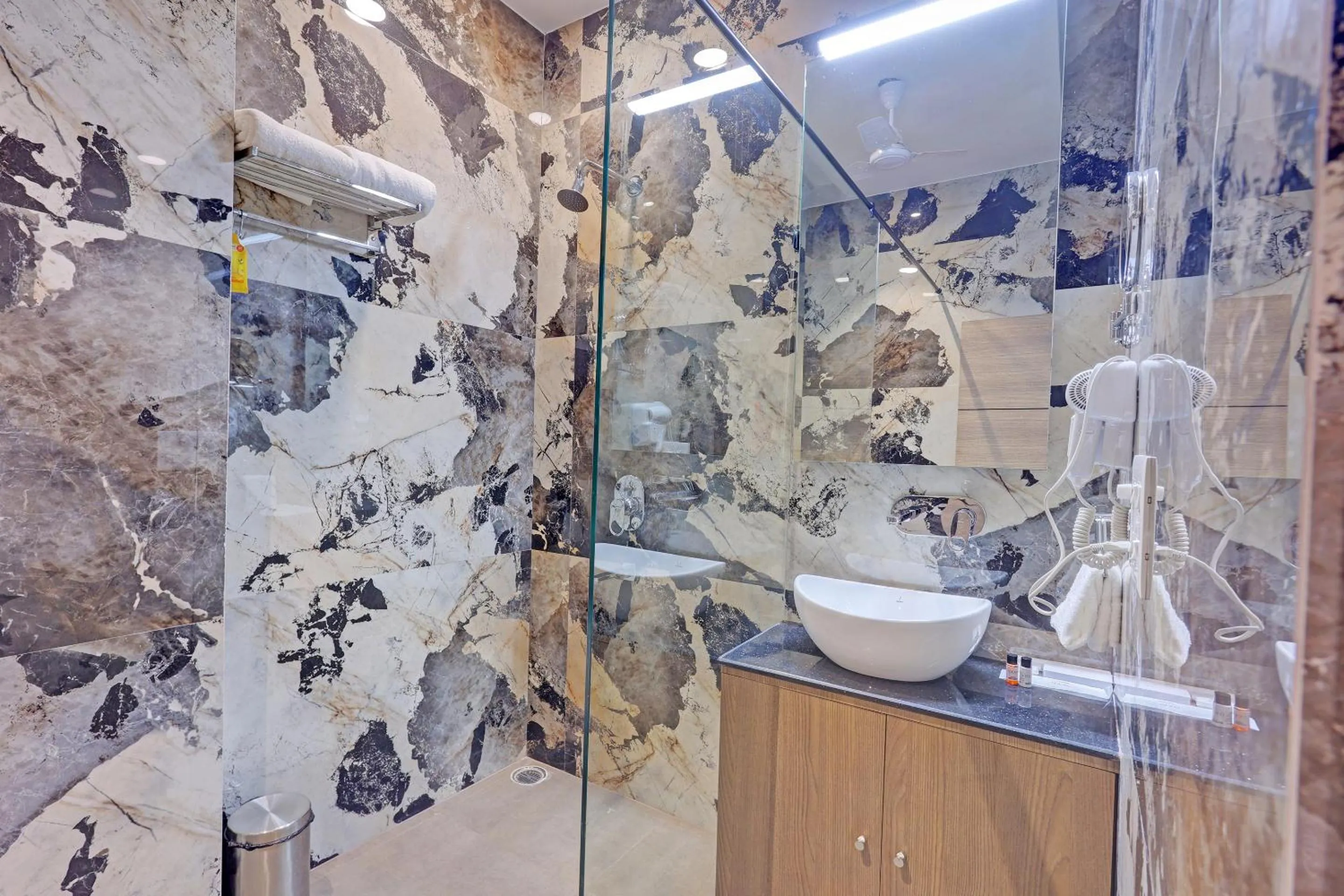 Shower in CoCasa Boutique Hotel